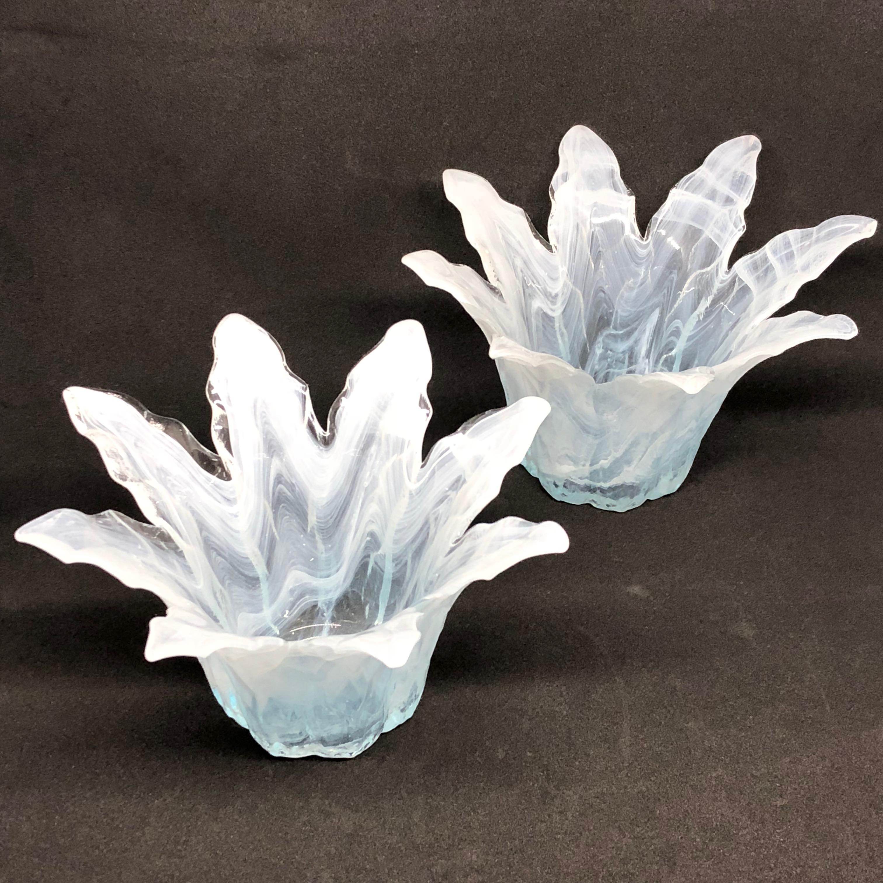 Gorgeous handblown Murano art glass finger foot bowls. A beautiful organic shaped bowl in clear glass with white Swirls, Italy, 1980s. Each is approximate 4 3/8