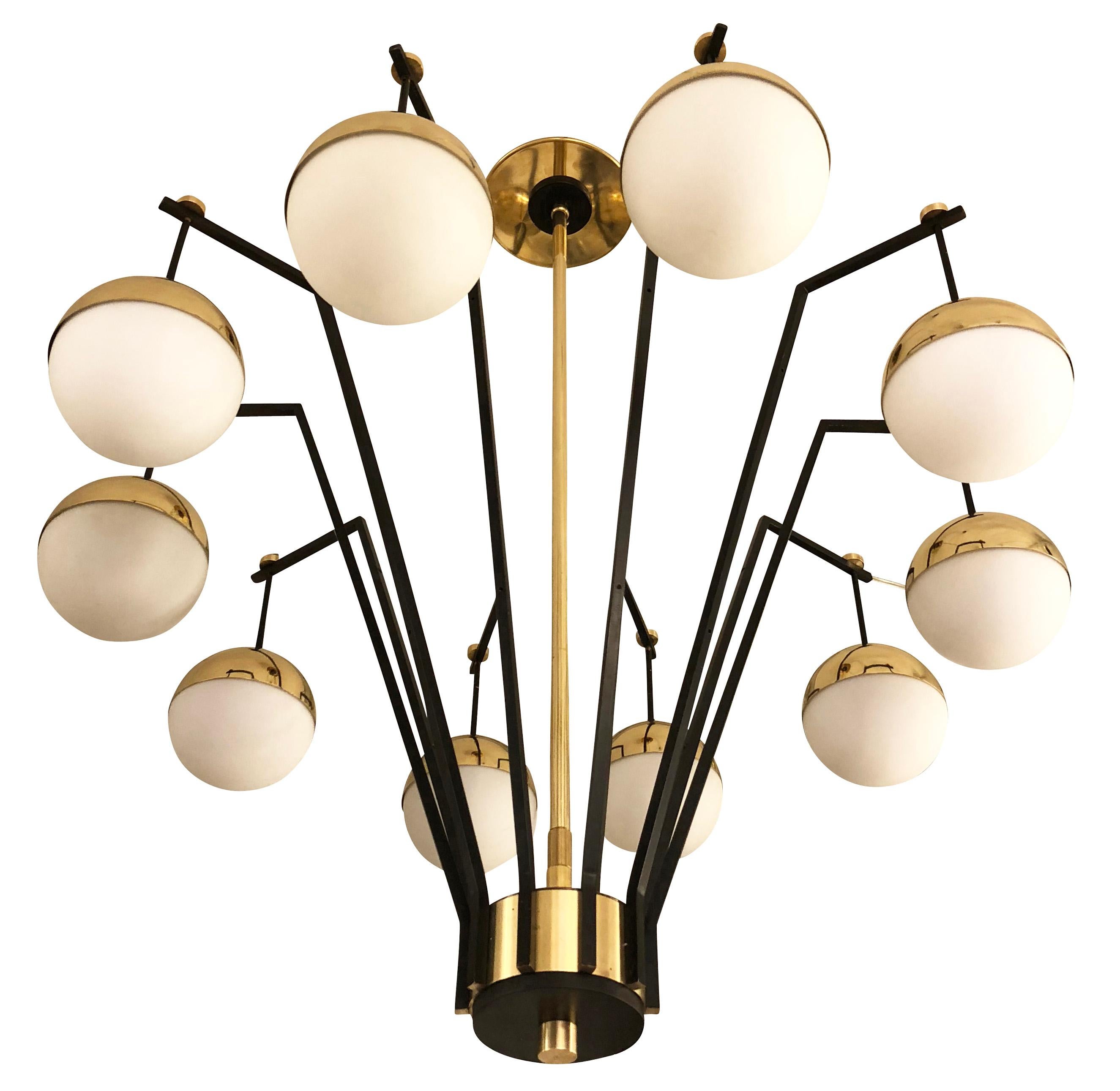 Large midcentury chandelier in the manner of Stilnovo composed of ten glass globes hanging from a brass and black lacquered frame. Each holds one candelabra socket. Height of stem can be adjusted as needed.

Condition: Excellent vintage condition,