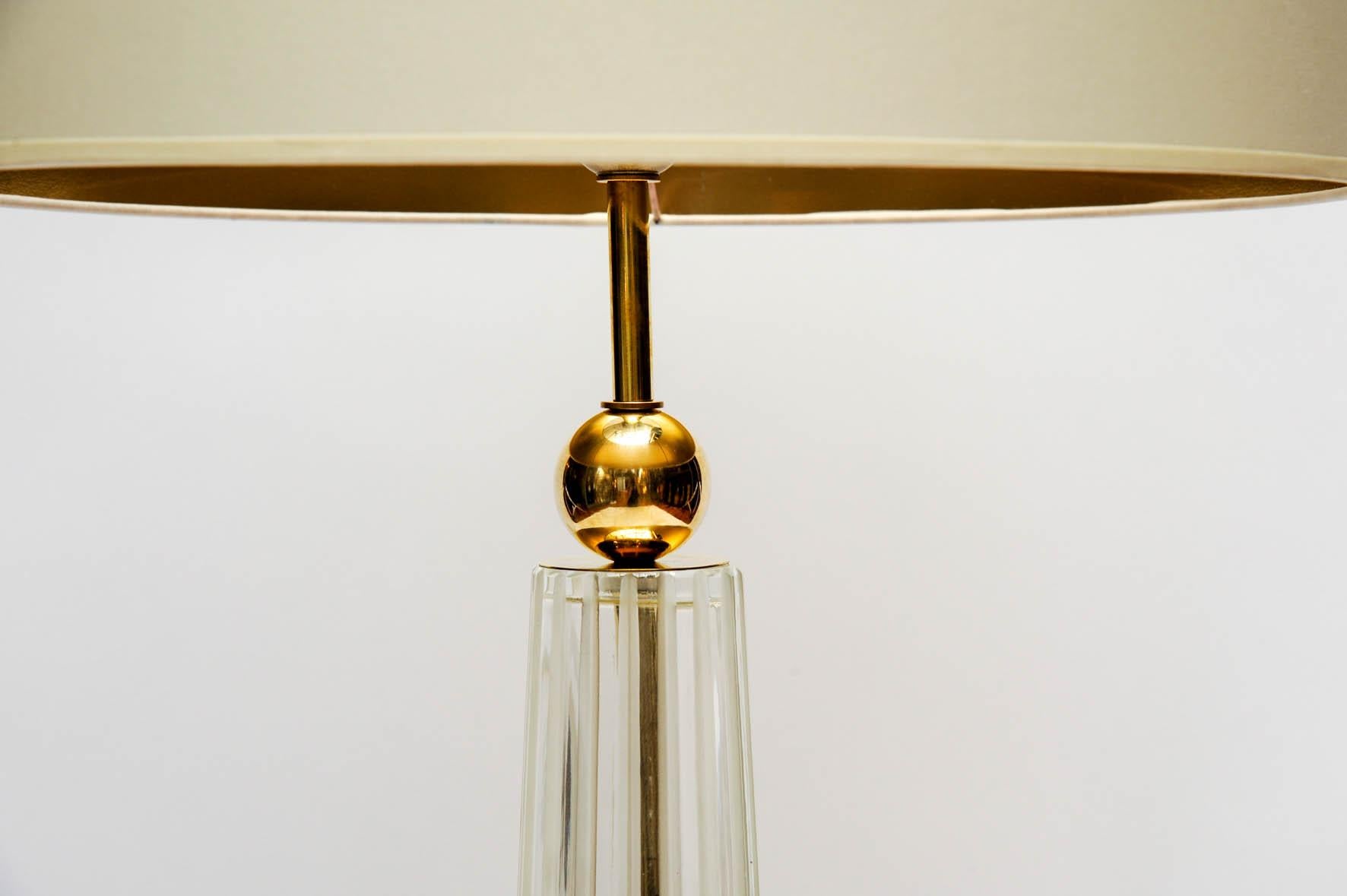 Mid-Century Modern Pair of Brass and Clear Ridged Murano Glass Table Lamps