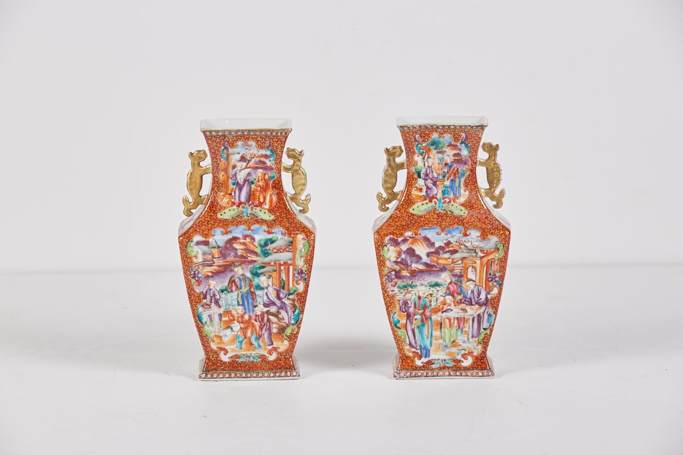 Paar chinesische Mandarinvasen aus dem 18. Jahrhundert für den Export (Chinesischer Export) im Angebot