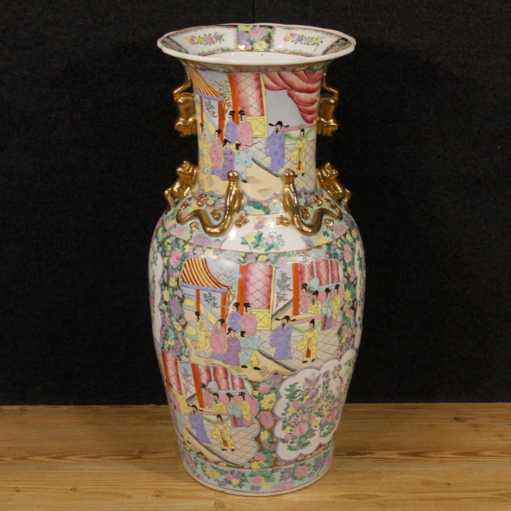 Pair of Chinese Vases in Painted and Gilt Ceramic from 20th Century In Good Condition In Vicoforte, Piedmont
