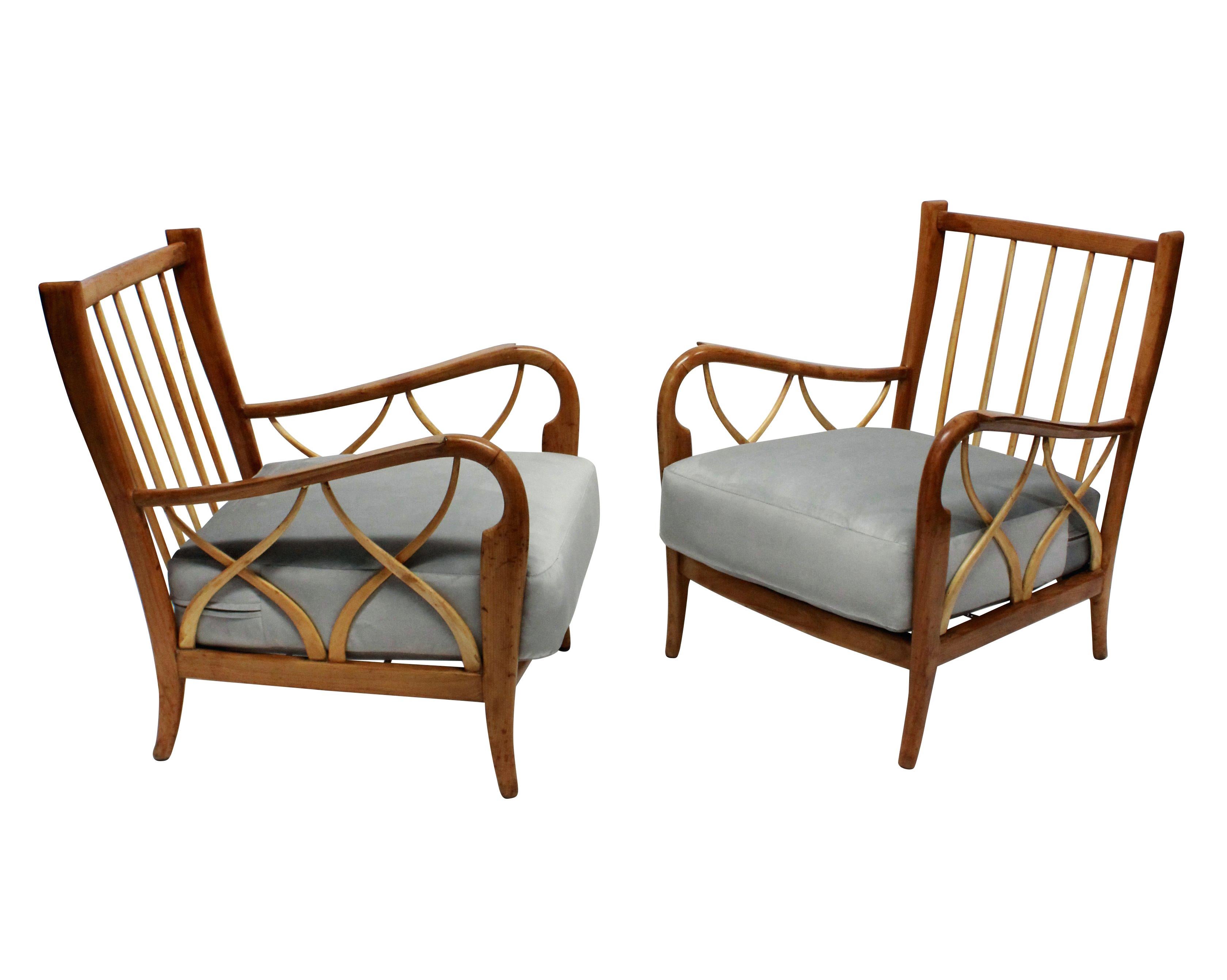 Mid-Century Modern Pair of Elegant Paolo Buffa Club Chairs