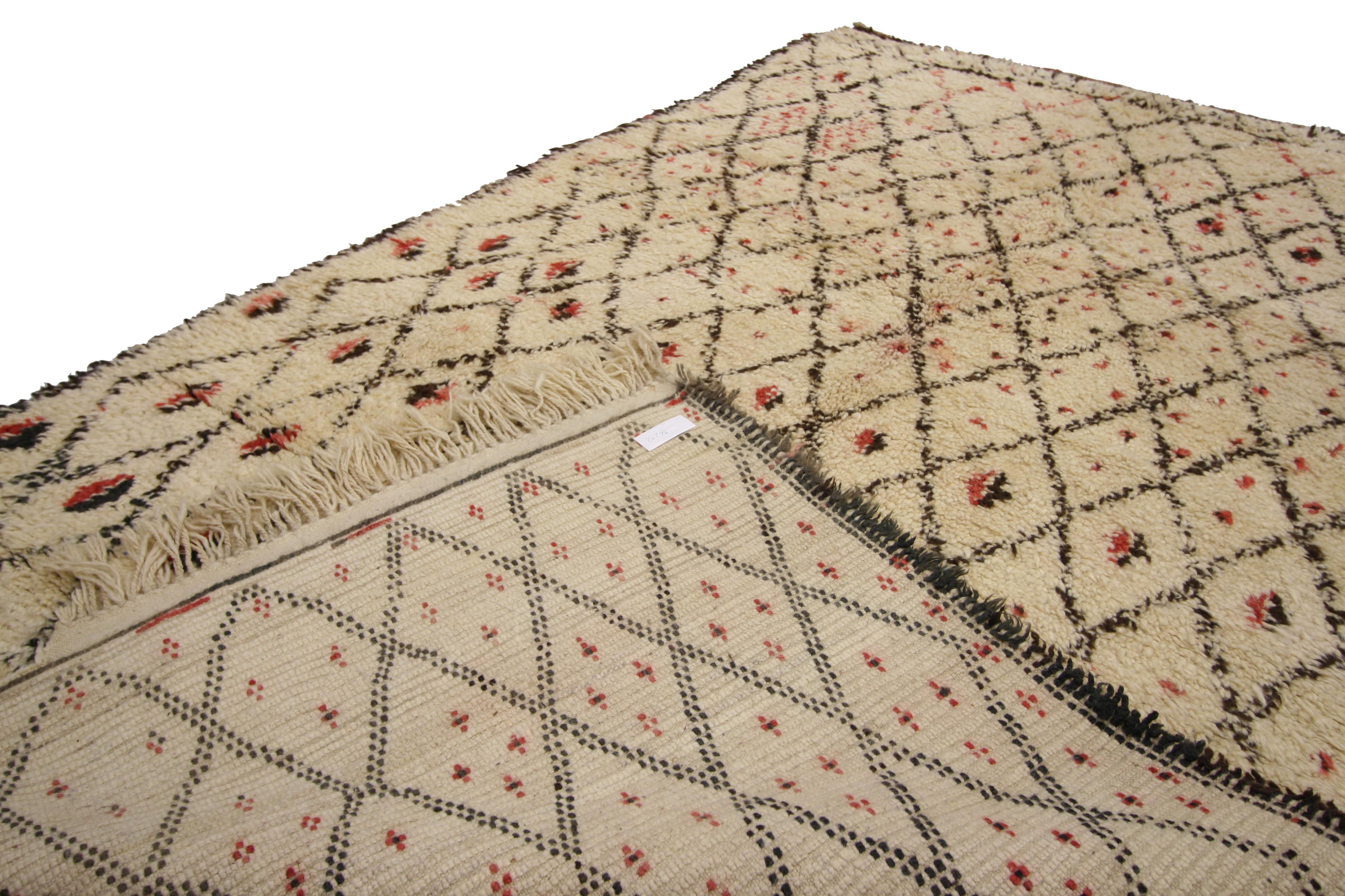 Marokkanischer Vintage-Berber- Azilal-Teppich im Mid-Century Modern-Stil (Stammeskunst) im Angebot