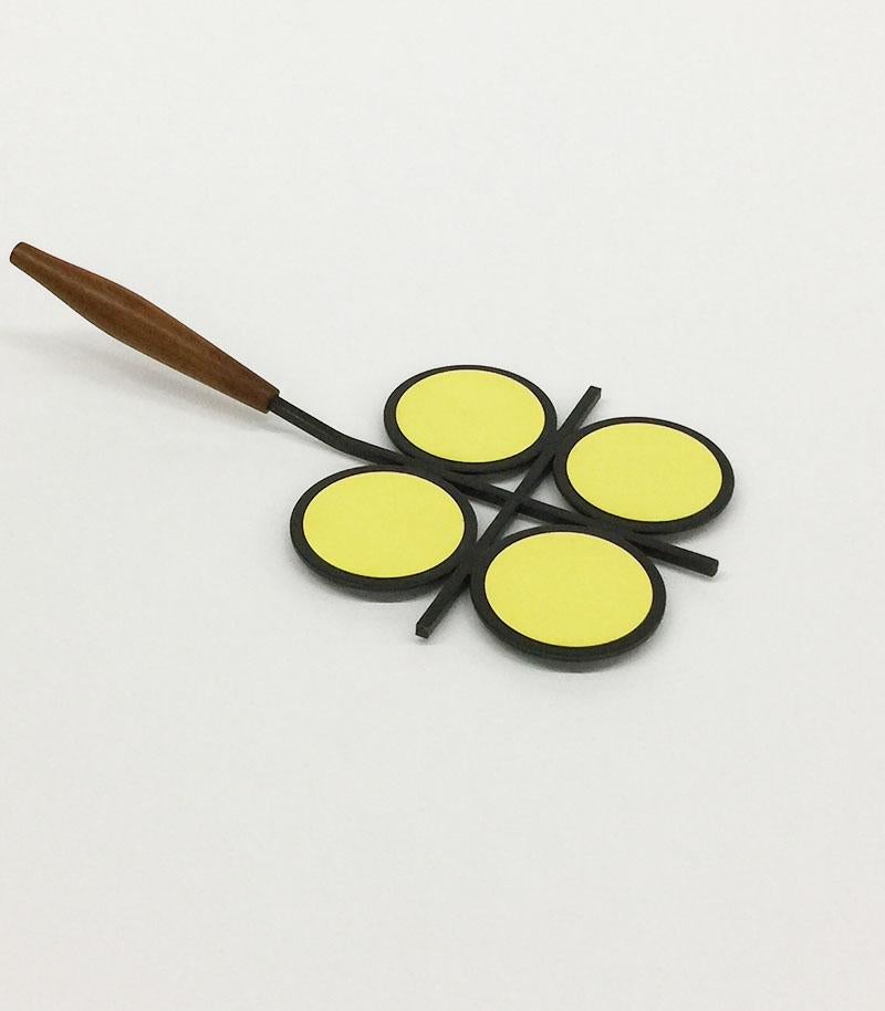 Yellow Cast Iron and Teak Trivet by Laurids Lonborg, Denmark, 1960s In Good Condition For Sale In Delft, NL