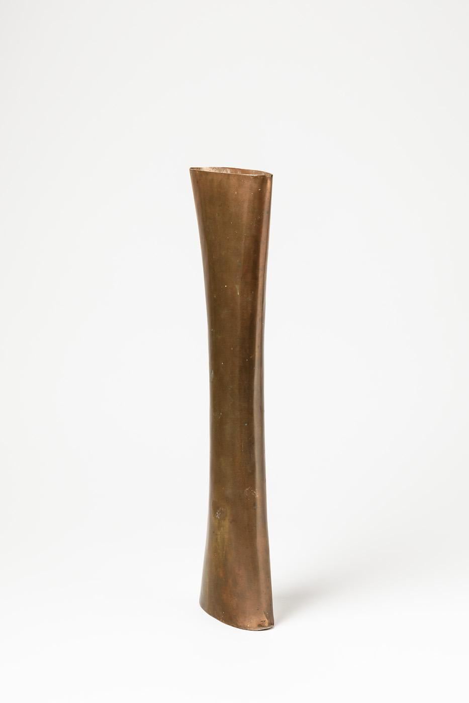 Schöne Vase in freier Metallform, hergestellt in Frankreich, um 1970 im Zustand „Gut“ im Angebot in Neuilly-en- sancerre, FR