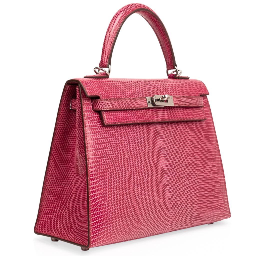 Mightychic offers an Hermes Kelly 25 Sellier bag features a rare combination of lizard in all grown up retired Fuchsia pink.
Complimented with palladium hardware.
Divine size for day to evening. 
Plastic on  hardware.
Clean corners, body, handle and