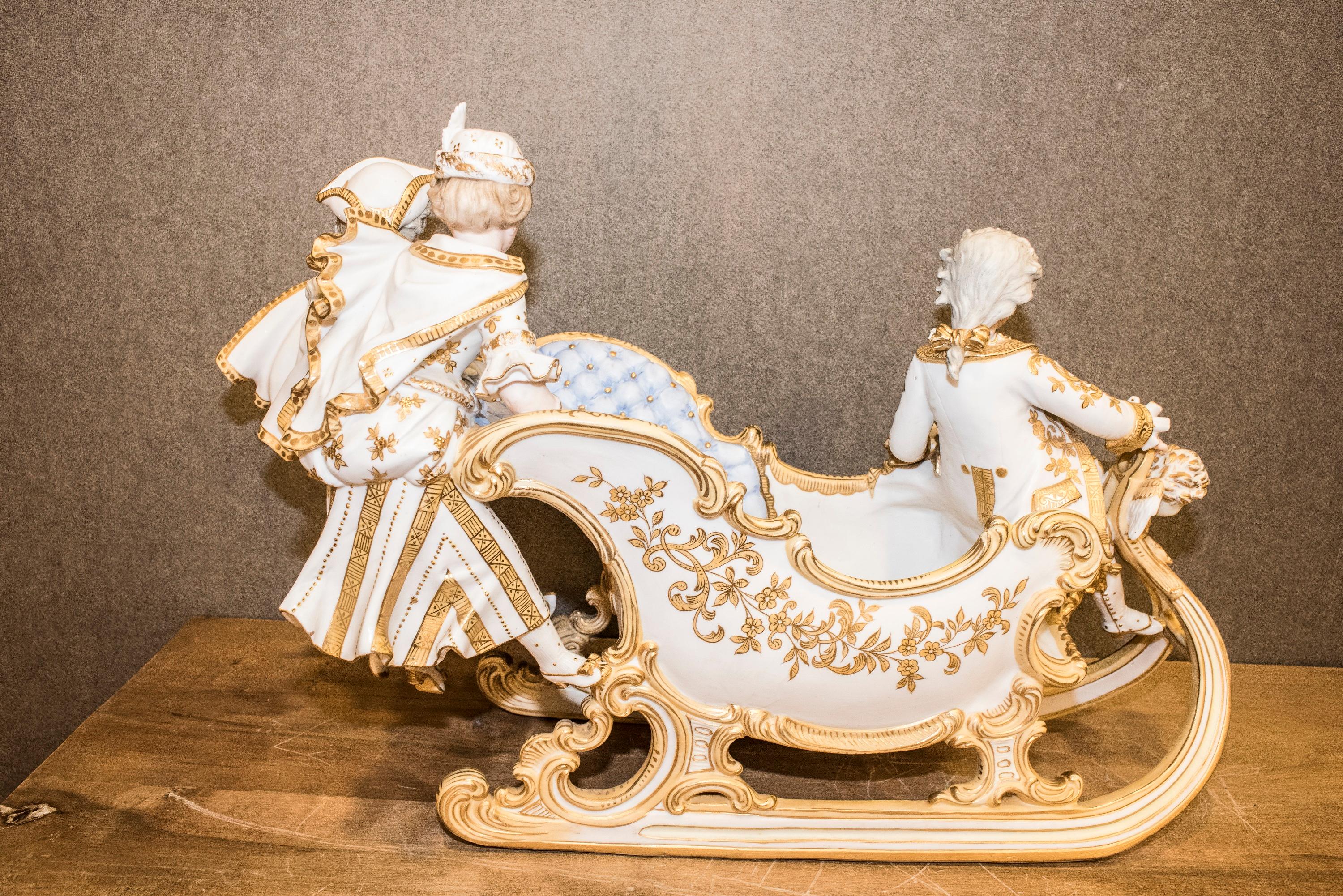 19th Century Polychrome Porcelain Central European Baroque Sleigh In Excellent Condition In Valladolid, ES