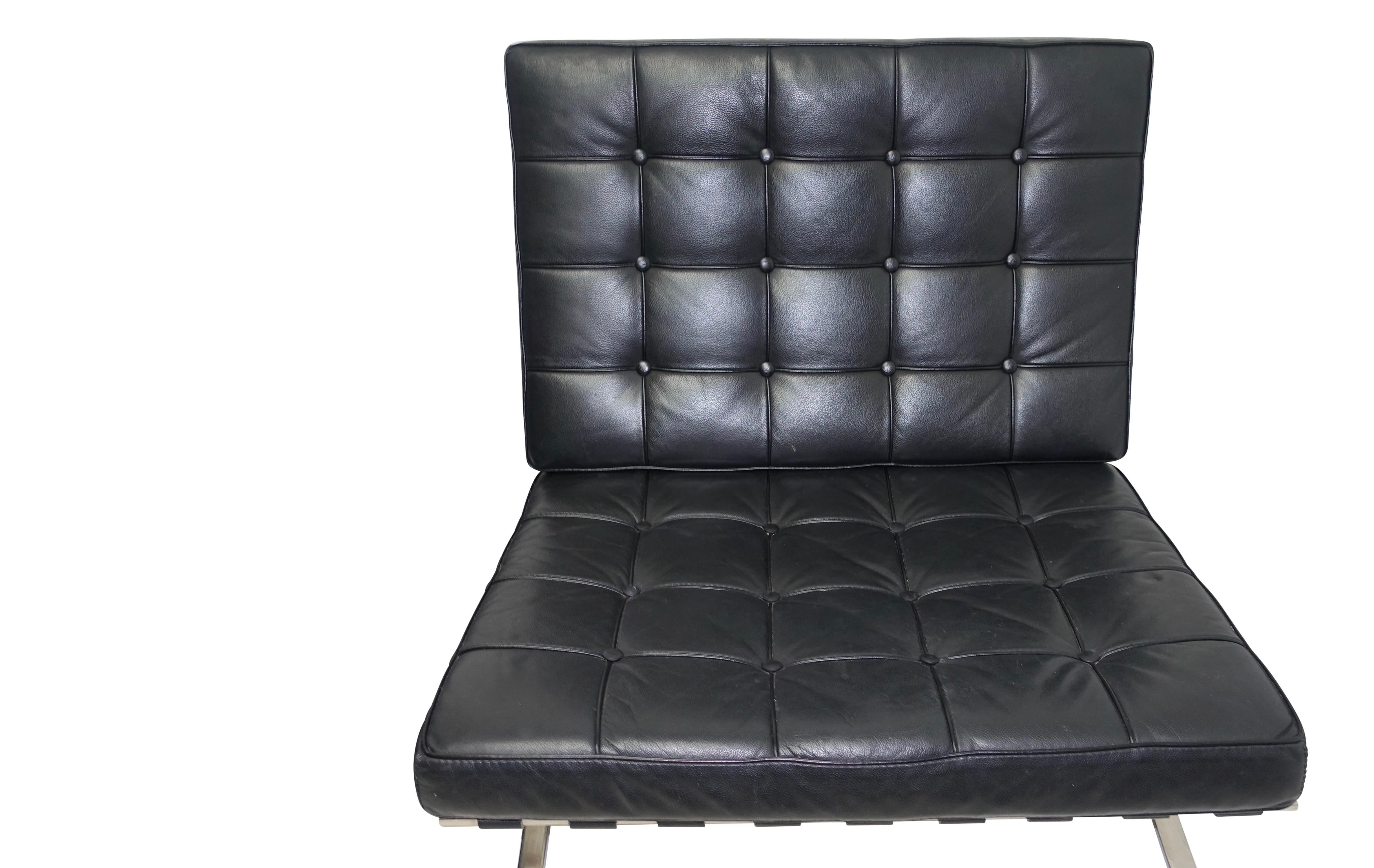 Mid-Century Modern Pair of Knoll Barcelona Style Black Leather Chairs, Mies van der Rohe
