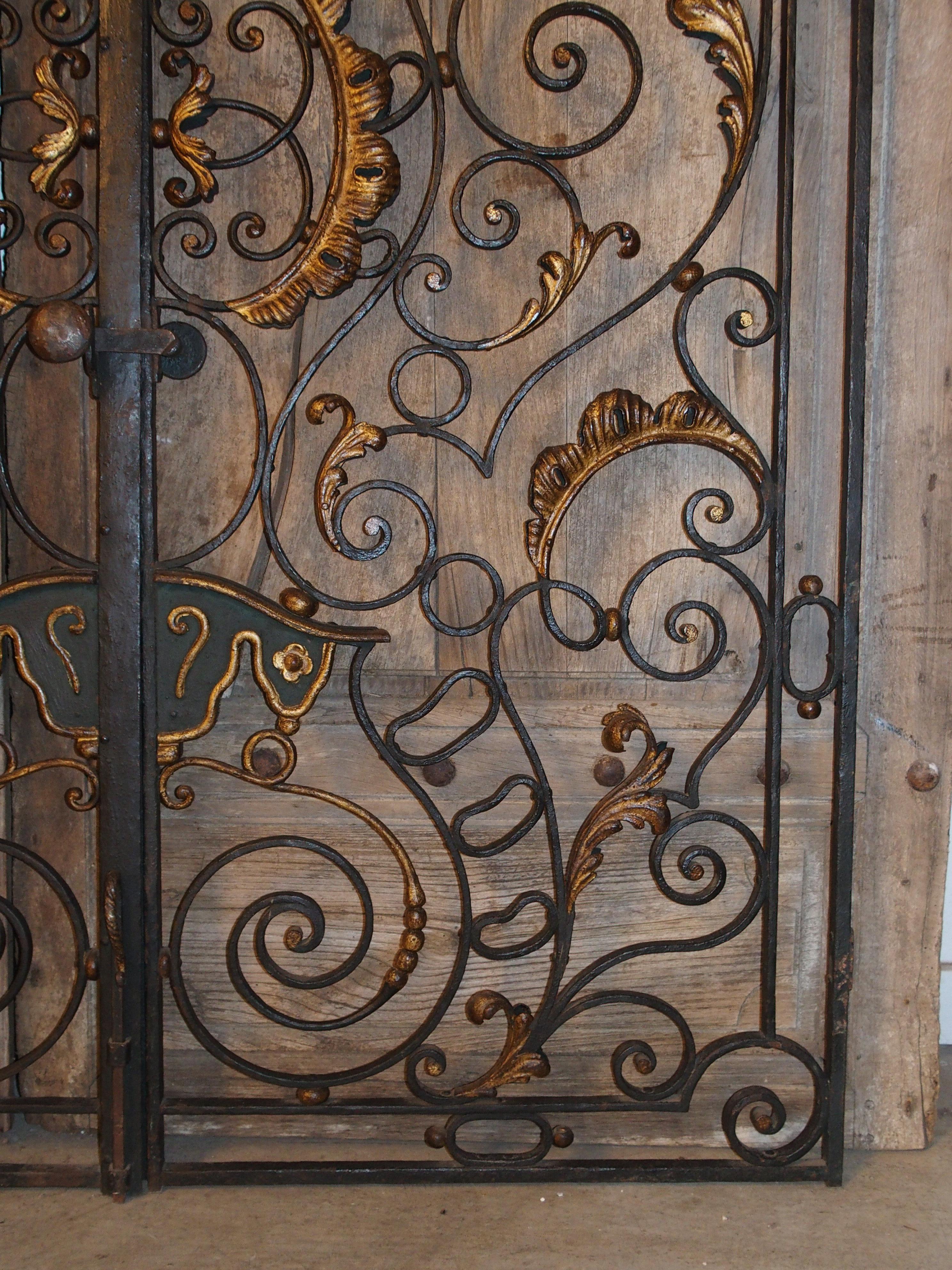 Pair of Early 18th Century Forged and Lacquered Iron Gates from Provence France In Good Condition In Dallas, TX