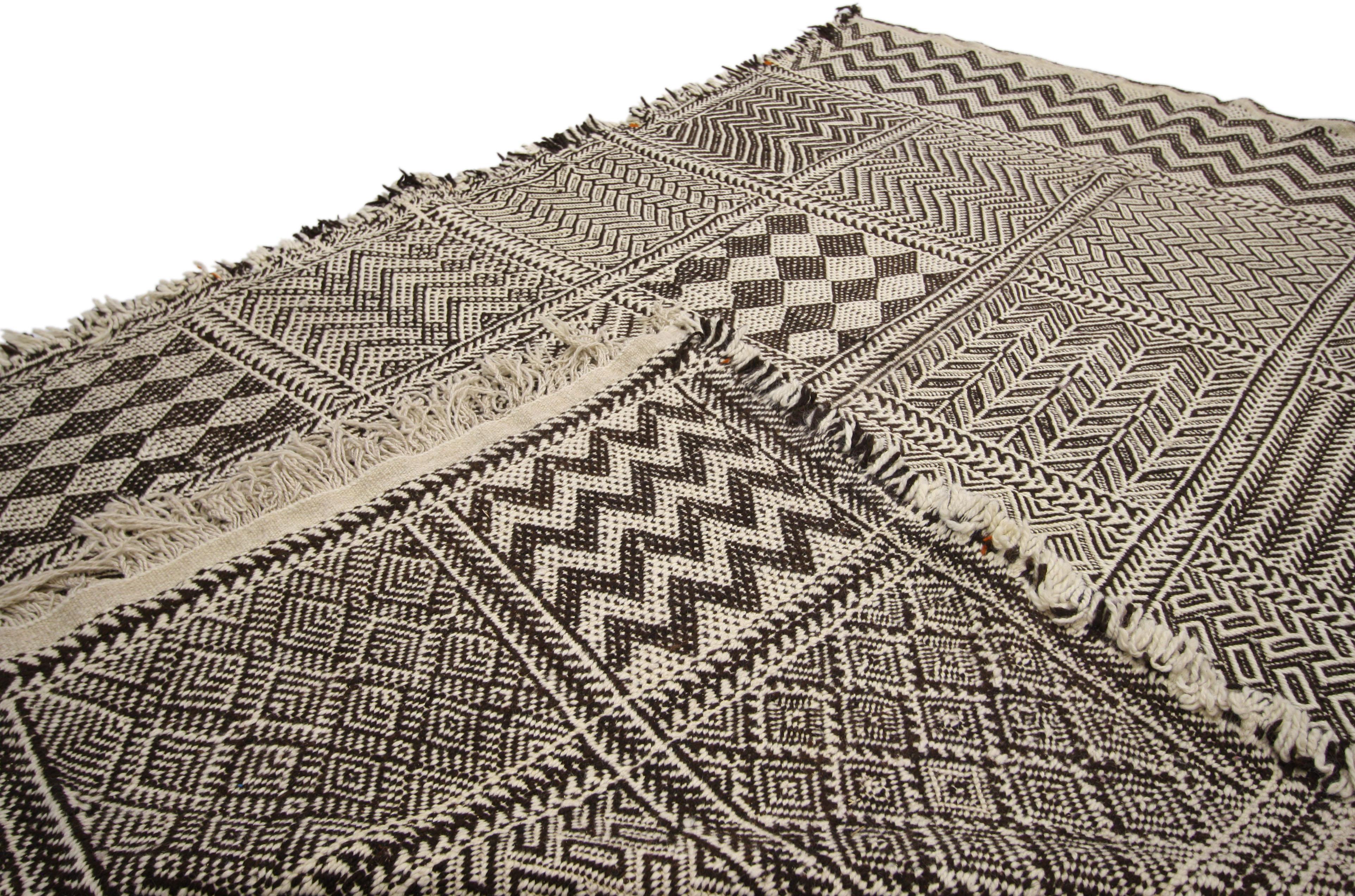 Vintage Zanafi Moroccan Kilim Rug with Zillij Style, Moroccan Tile Pattern Rug In Good Condition In Dallas, TX