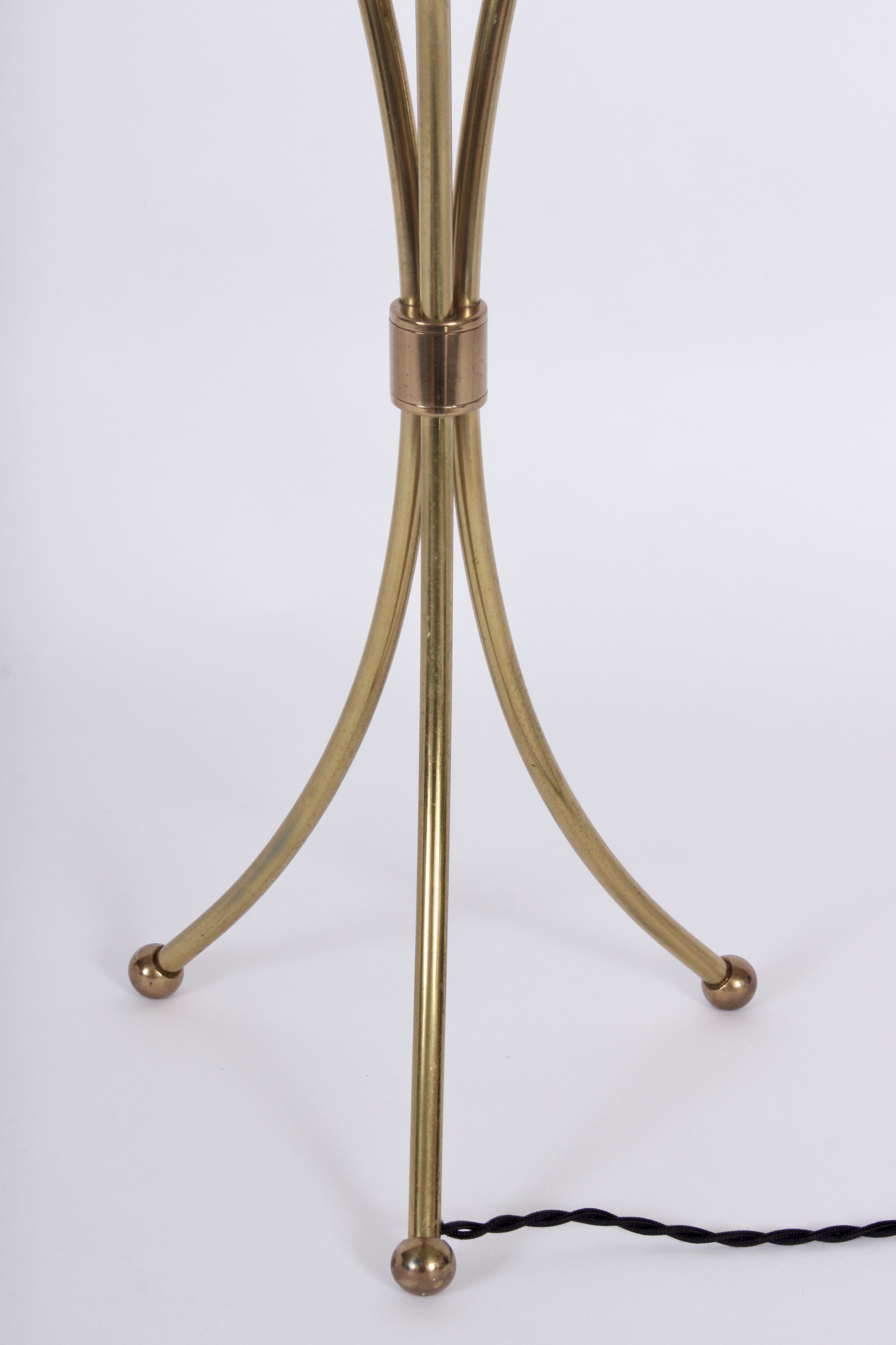 Gerald Thurston Curved Brass Tripod Table Lamp with White Shade, circa 1950 In Good Condition In Bainbridge, NY