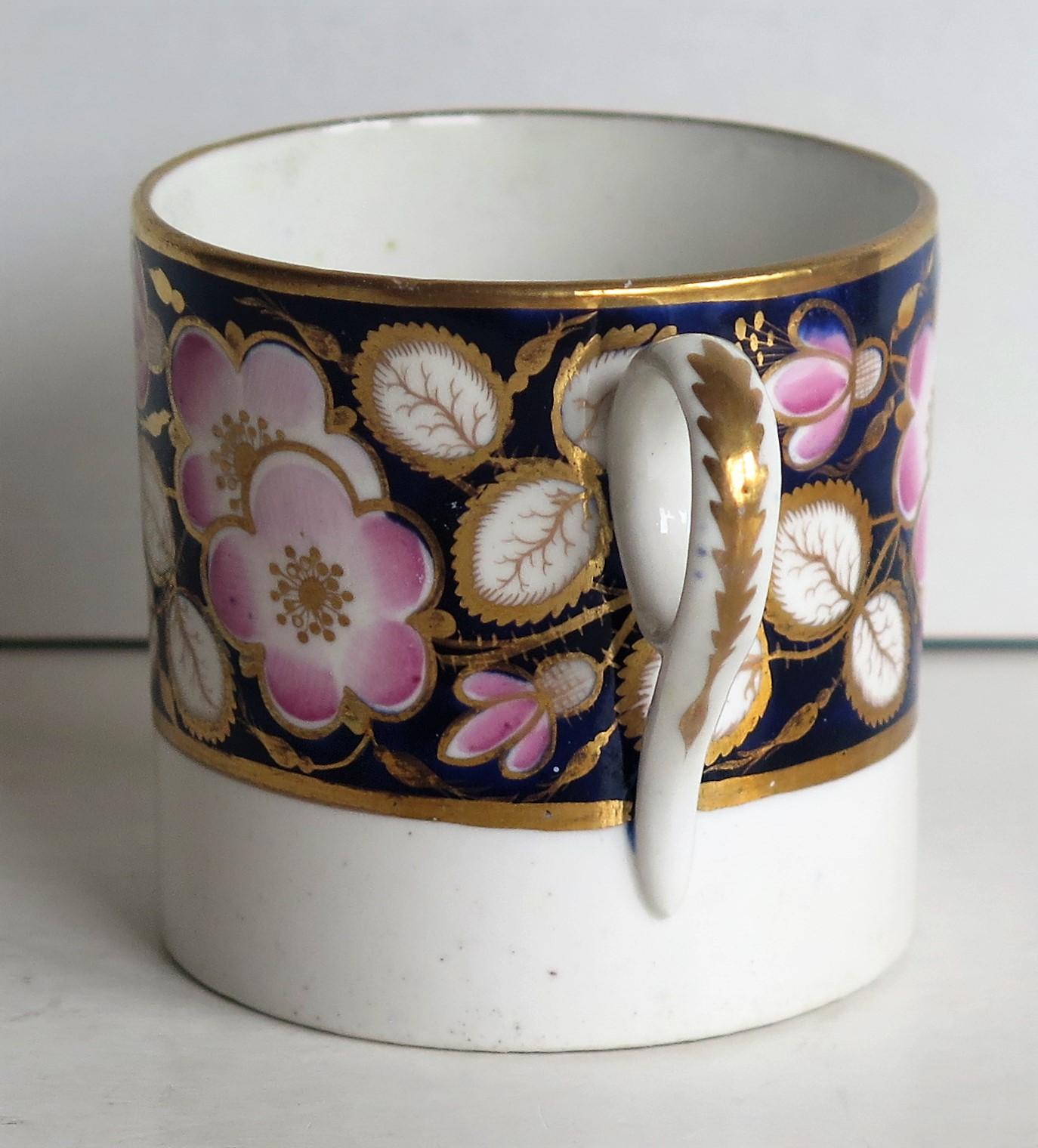 Georgian Porcelain Coffee Can by Machin & Baggaley Pattern 262, Circa 1810  In Good Condition For Sale In Lincoln, Lincolnshire