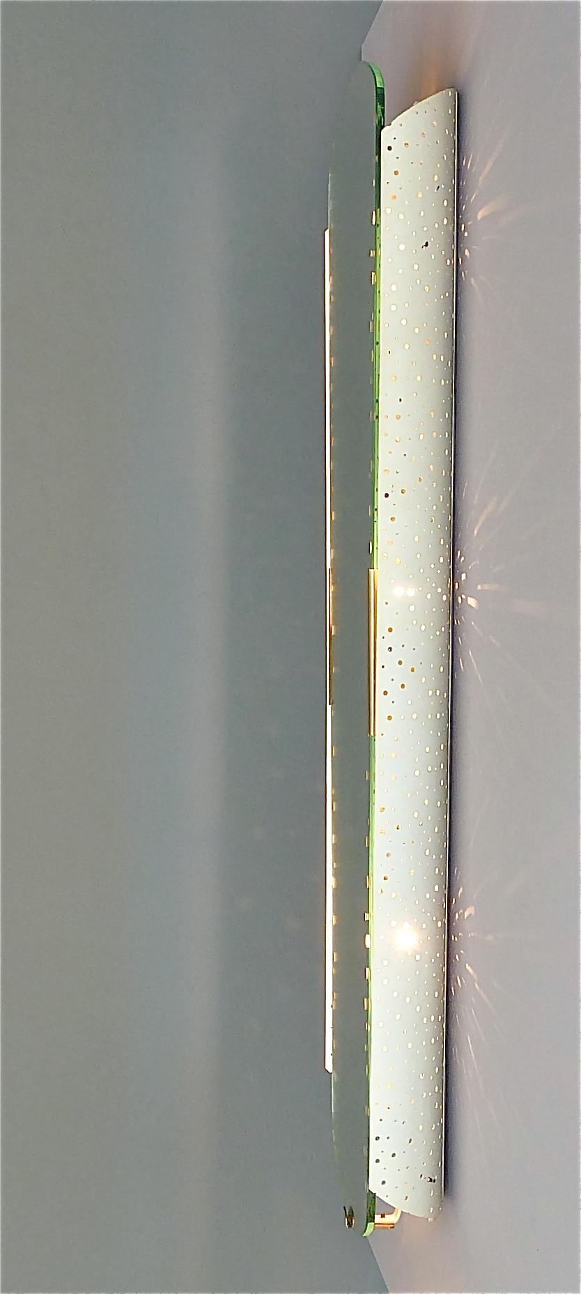 Großer beleuchteter Spiegel Igl für Hillebrand, weiß emailliertes Messing, Mategot-Stil  (Mitte des 20. Jahrhunderts) im Angebot