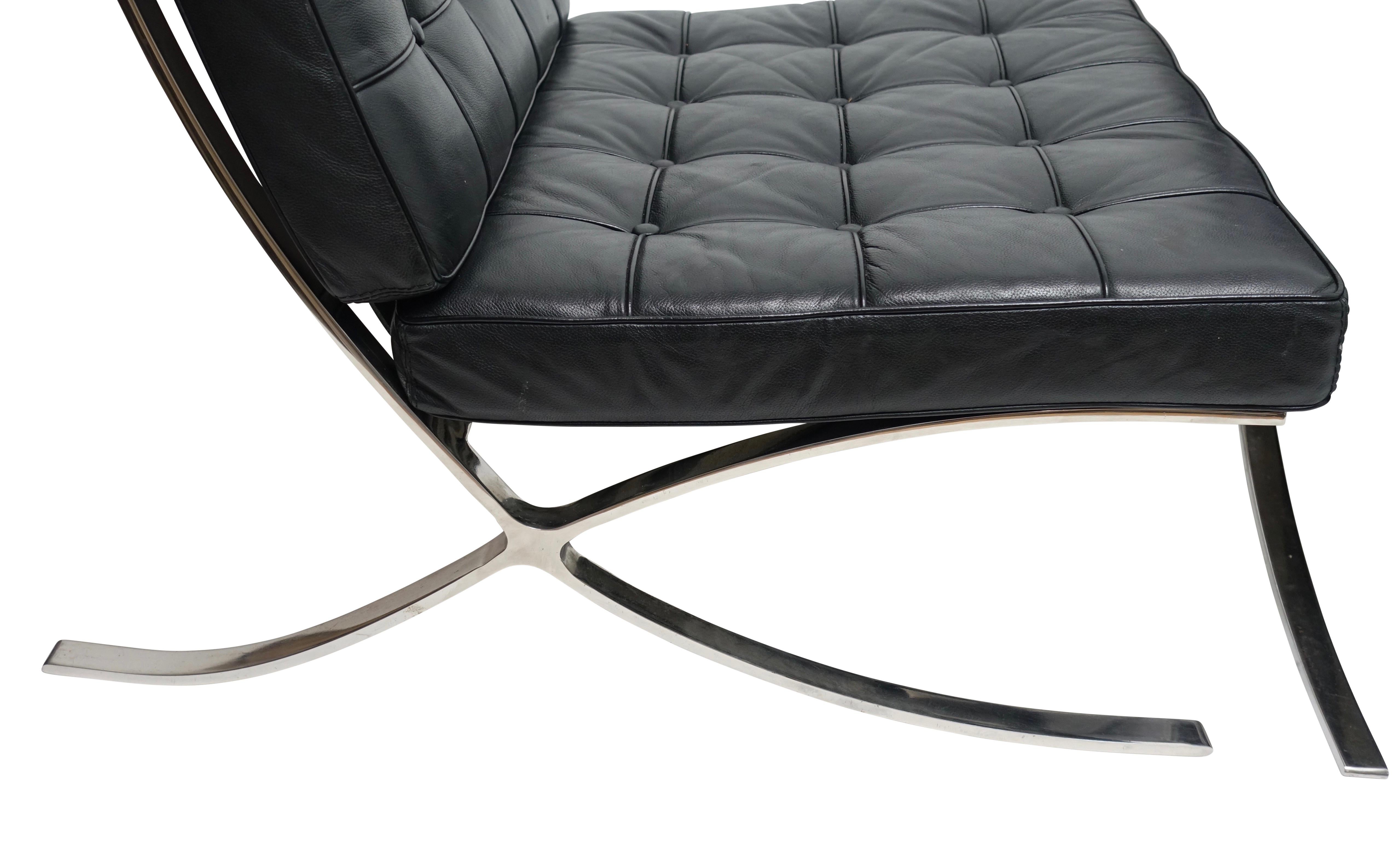 Pair of Knoll Barcelona Style Black Leather Chairs, Mies van der Rohe In Excellent Condition In San Francisco, CA