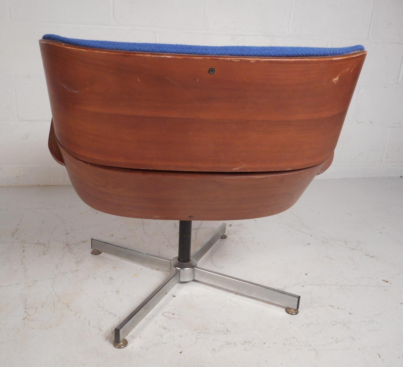 Late 20th Century Mid-Century Modern Eames Style Swivel Lounge Chair and Ottoman