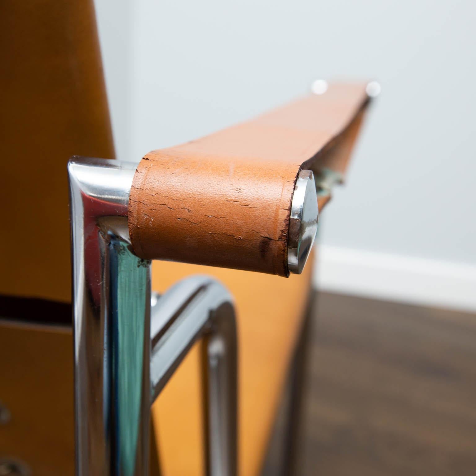 Le Corbusier LC1 Leather Sling Chair Imported by Stendig In Good Condition In New London, CT