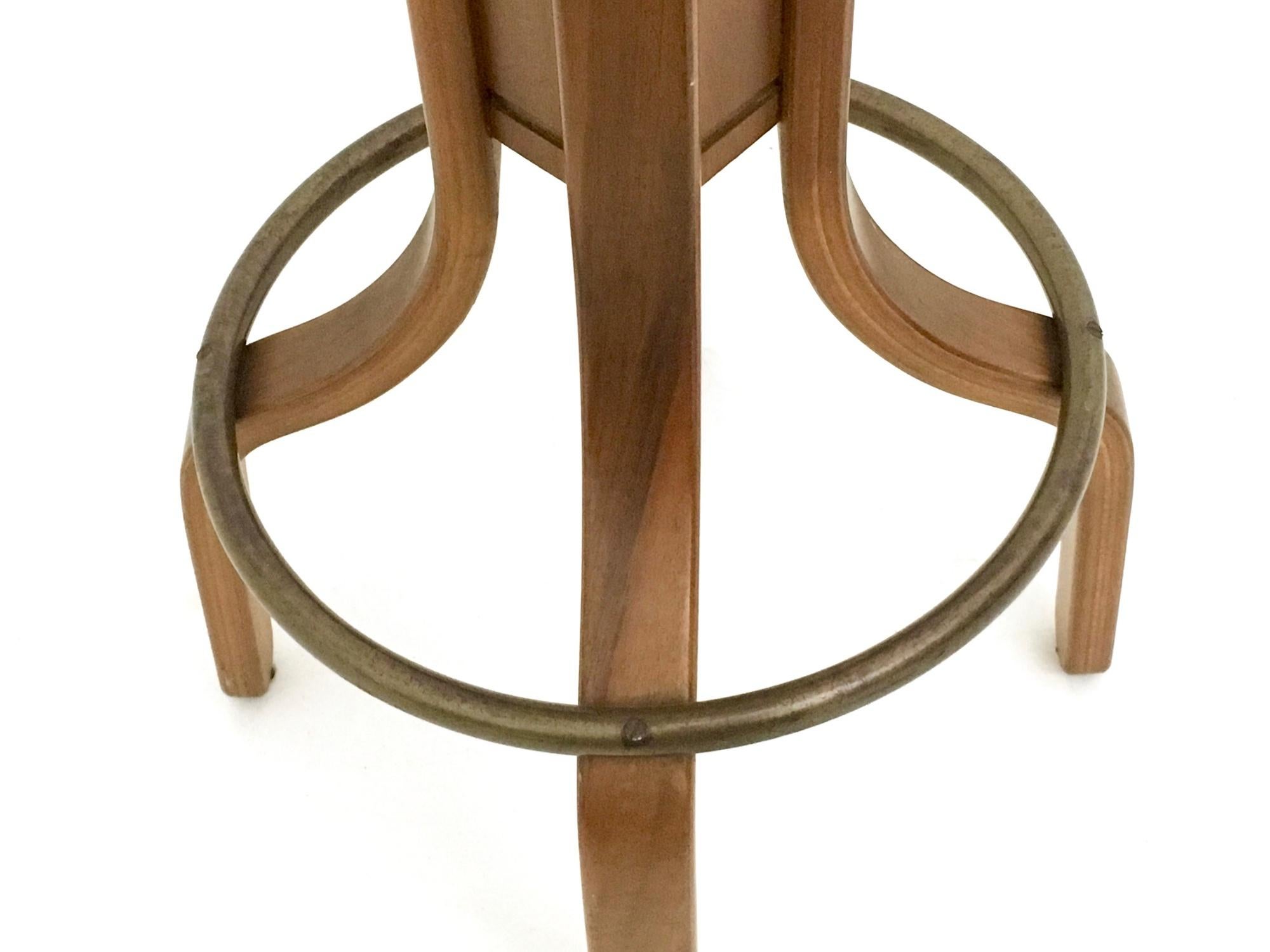 Four Postmodern Camel Color Leather & Walnut Plywood Revolving Stools, Italy In Excellent Condition In Bresso, Lombardy