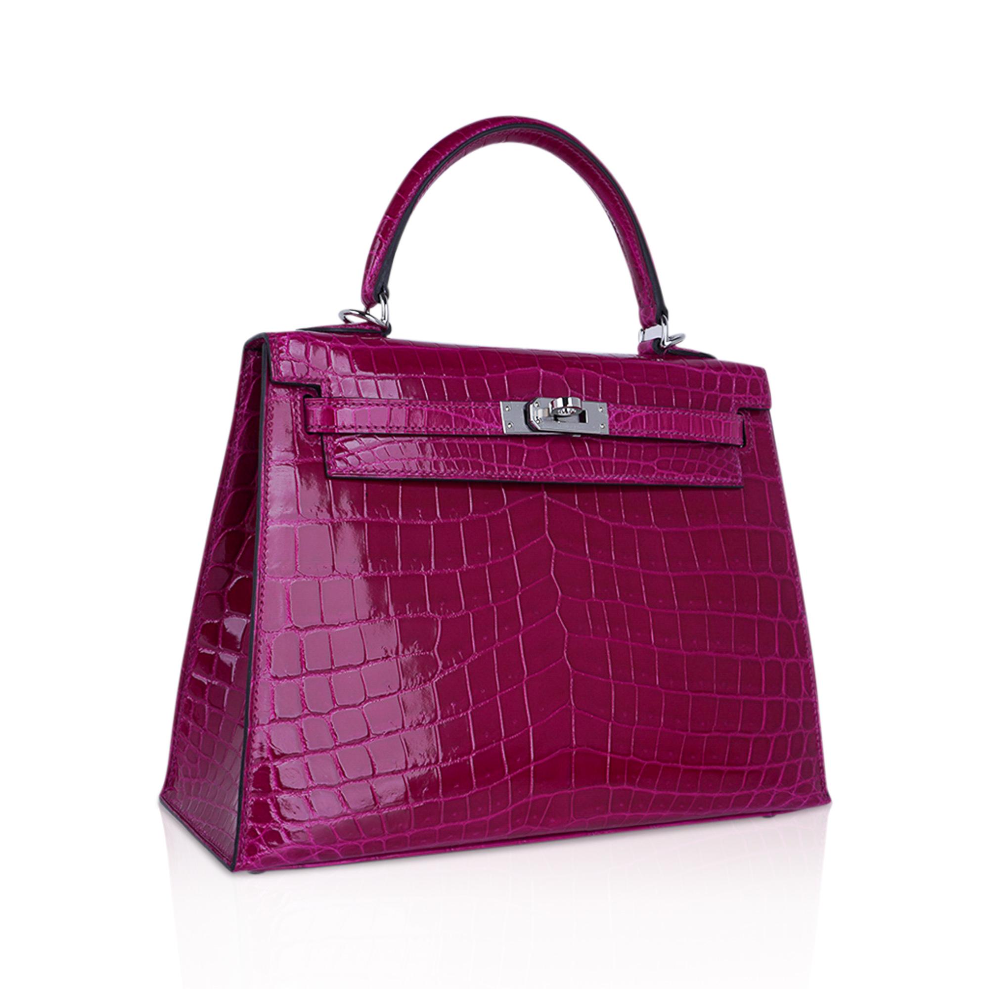 Mightychic offers an Hermes Kelly 25 Sellier bag featured in Rose Pourpre Crocodile.
Stunning Kelly bag in this richly saturated jewel toned with timeless Palladium hardware.
Perfect for year round wear, and easily moves from day to evening.
Comes