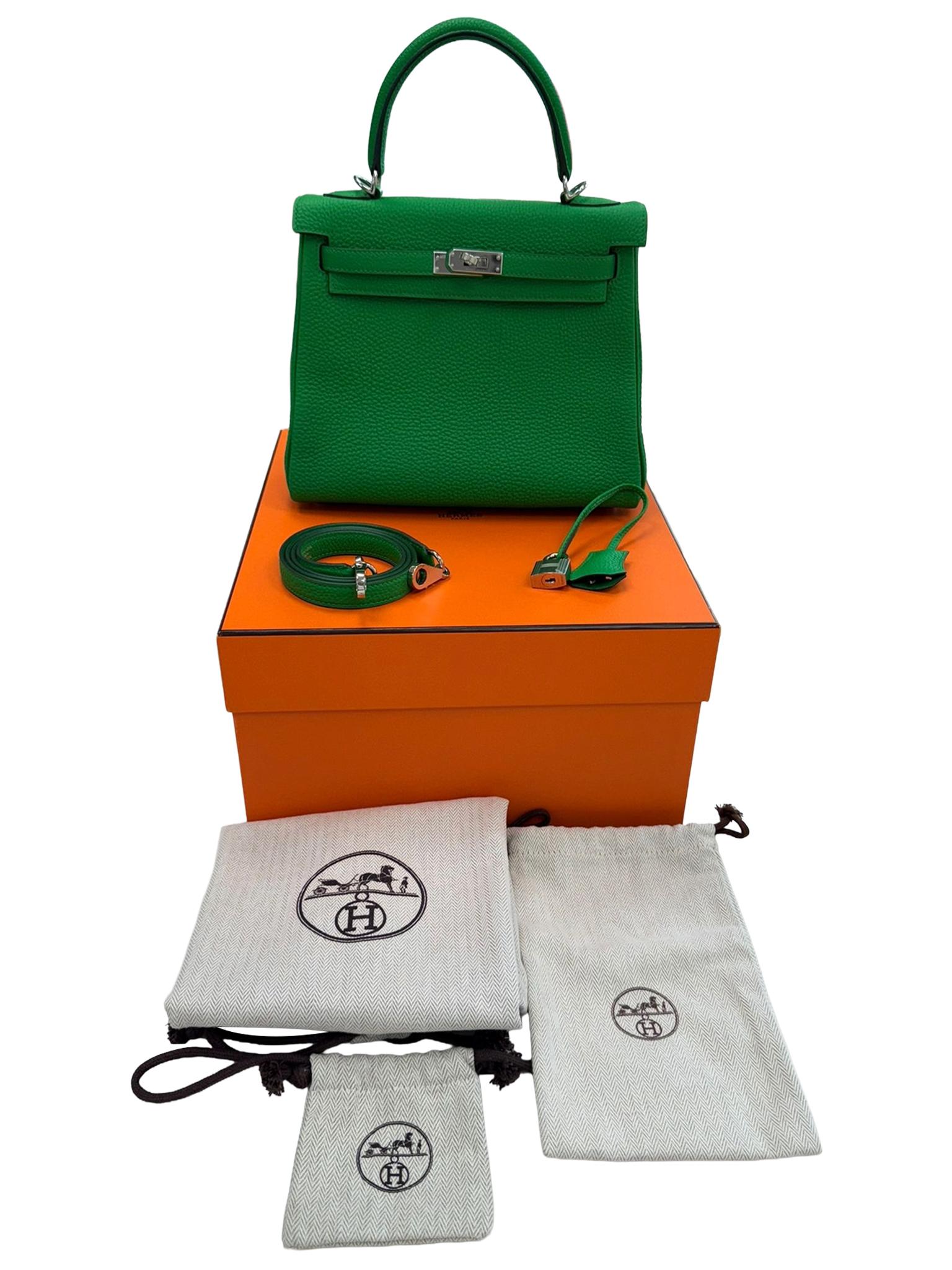 Verde Hermes Kelly 25 Bamboo in pelle di Togo con hardware Palladium in vendita