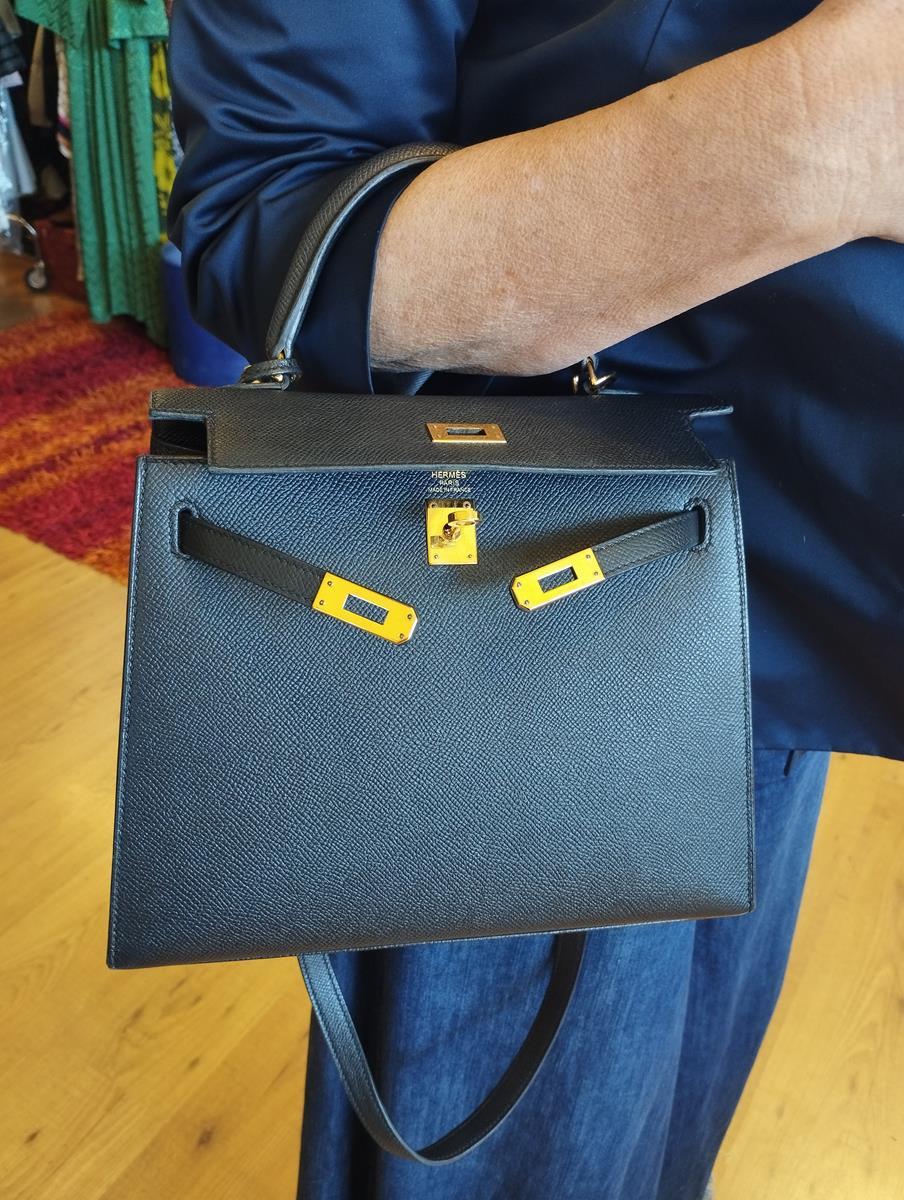 Hermès Kelly 25 Noir Epsom Gold 9