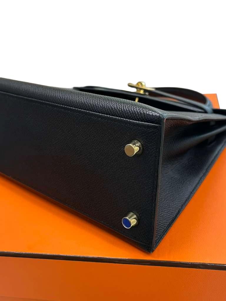 Hermes Kelly 25 Noir Cuir Epsom Quincaillerie Or Sac à Main Crossbody en vente 7