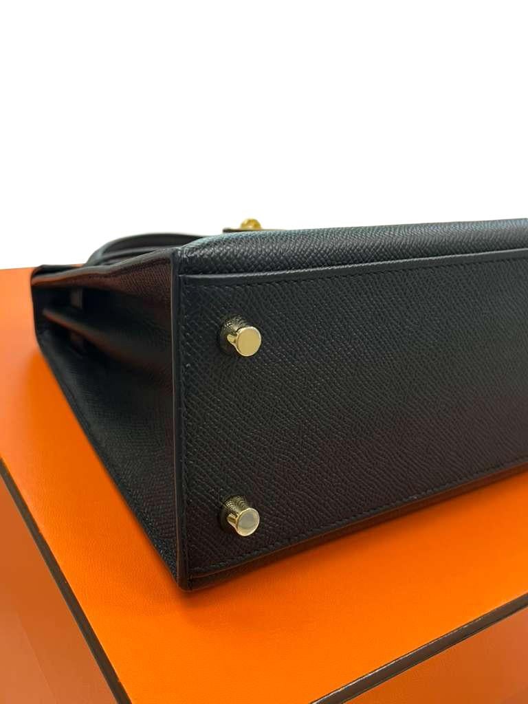 Hermes Kelly 25 Noir Cuir Epsom Quincaillerie Or Sac à Main Crossbody en vente 9