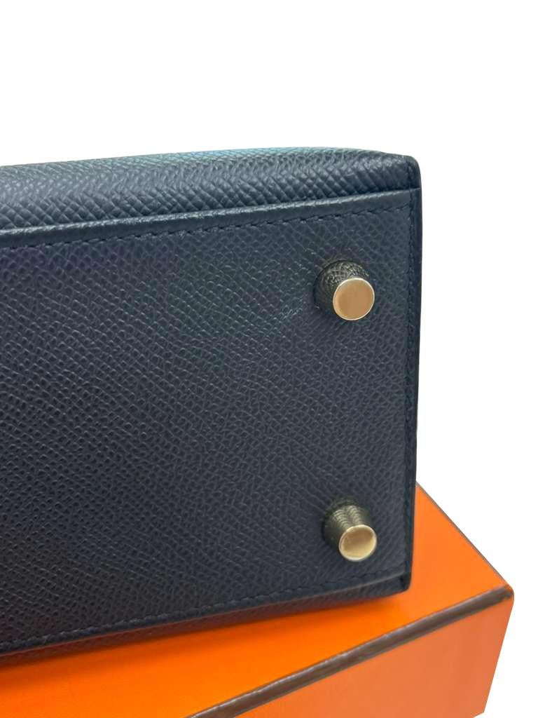 Hermes Kelly 25 Noir Cuir Epsom Quincaillerie Or Sac à Main Crossbody en vente 10