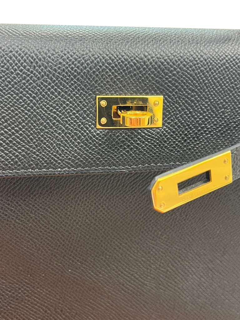 Hermes Kelly 25 Noir Cuir Epsom Quincaillerie Or Sac à Main Crossbody en vente 11