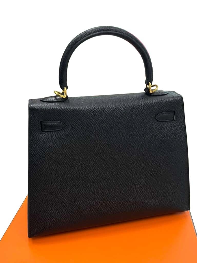 Hermes Kelly 25 Noir Cuir Epsom Quincaillerie Or Sac à Main Crossbody en vente 2
