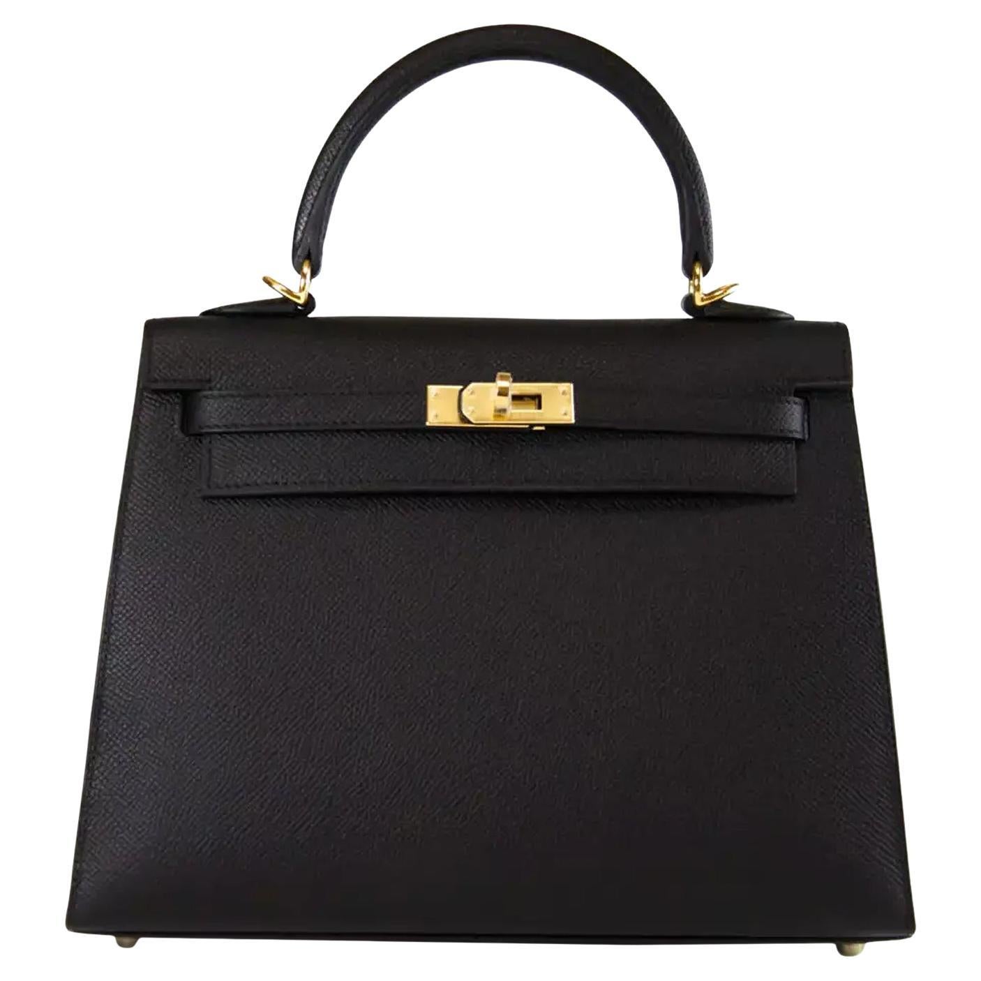 Hermes Kelly 25 Noir Cuir Epsom Quincaillerie Or Sac à Main Crossbody en vente