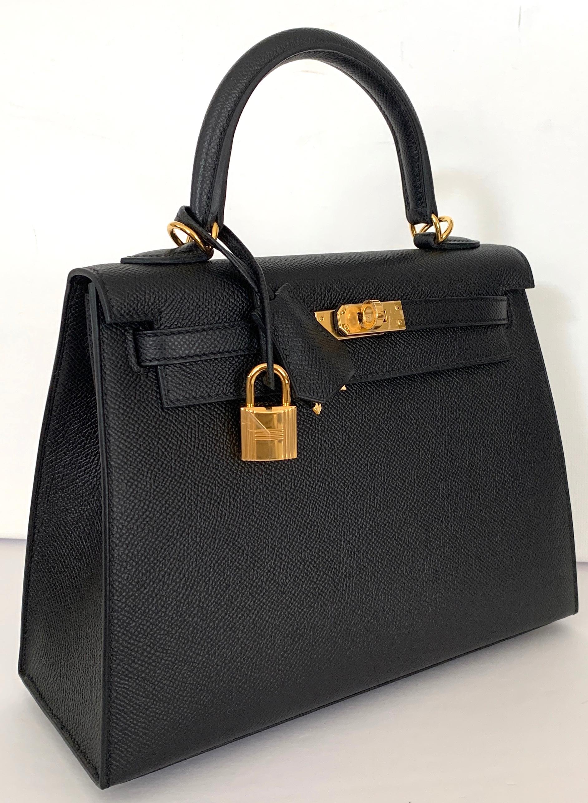 Hermes  Kelly 25 Black Epsom Sellier Bag Gold Hardware In New Condition In West Chester, PA