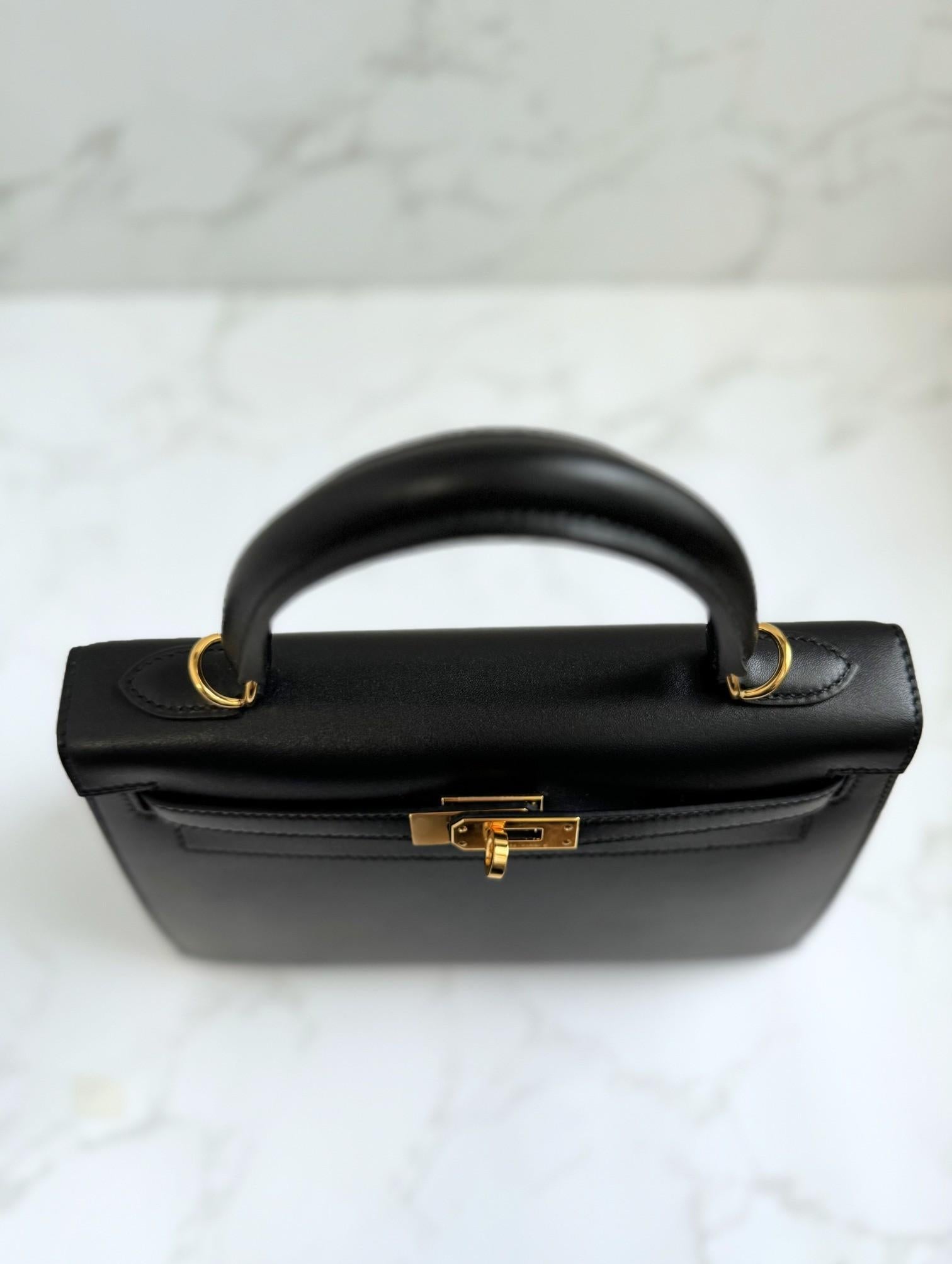 Donna Hermes Kelly 25 Nero Tadelakh Sellier Oro HW Completo Ricevuta Originale 2022 in vendita