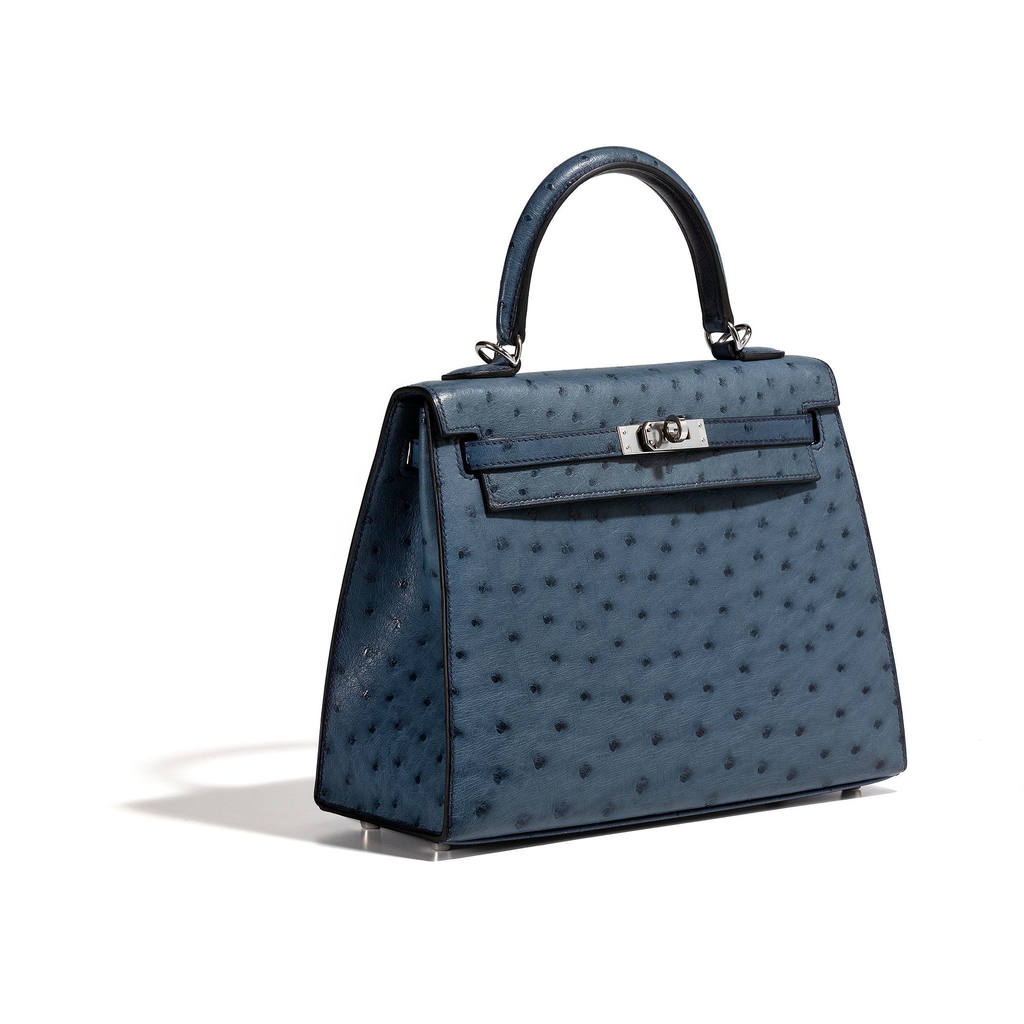 -Hermes Kelly 25cm Bleu Roi Ostrich PHW
-Exotic leather
-Palladium hardware
-Bleu Roi colour
-Sellier shape
-Crafted in 2020, with a 