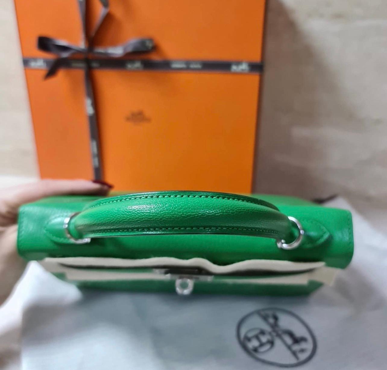 Hermes Kelly 25 Chevre Chamkila Bambou Bag In New Condition In Krakow, PL