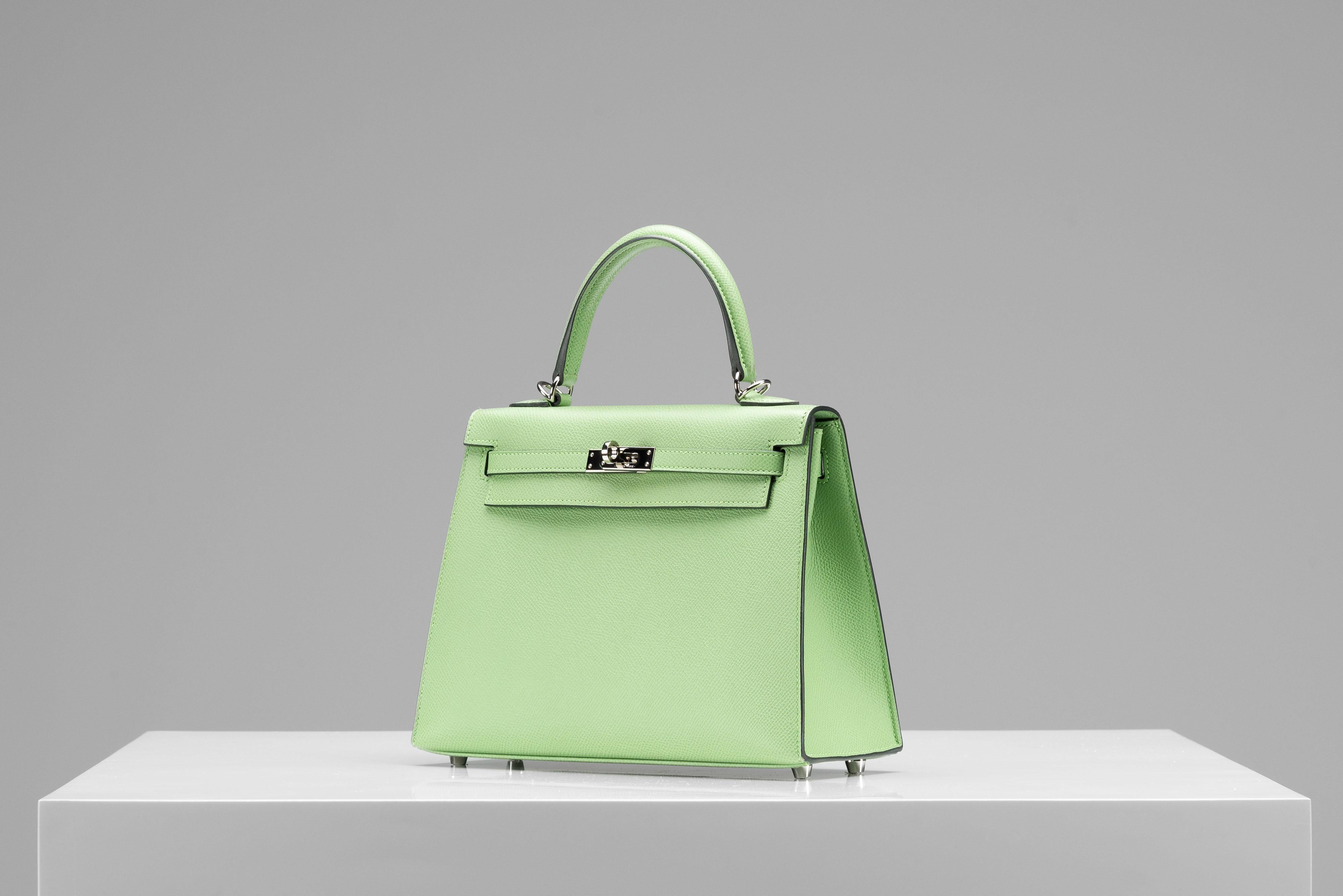 Hermes Kelly 25 Epsom Sellier Vert Criquet Full-Set In Excellent Condition In Roosendaal, NL