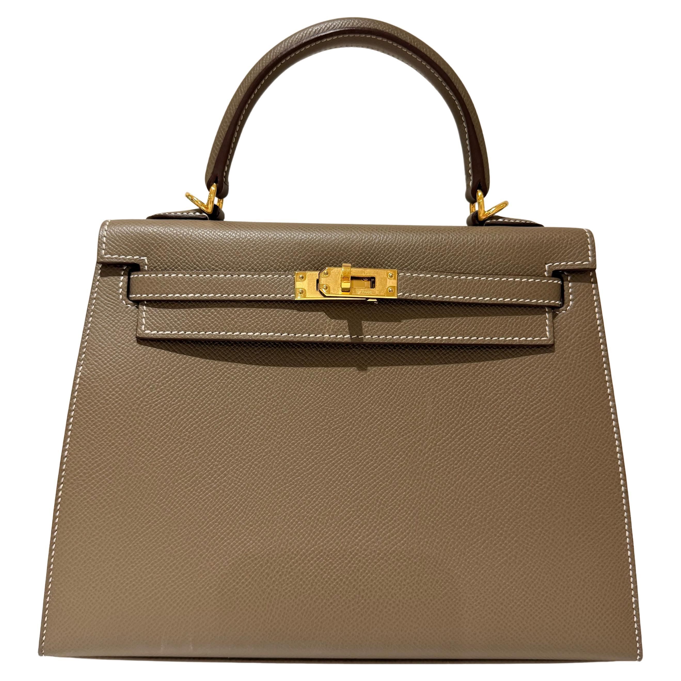 Sac Hermes Kelly 25 Etoupe epsom avec quincaillerie dorée en vente