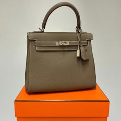 Hermès Kelly 25 Etoupe In Togo Leder mit Silber Hardware