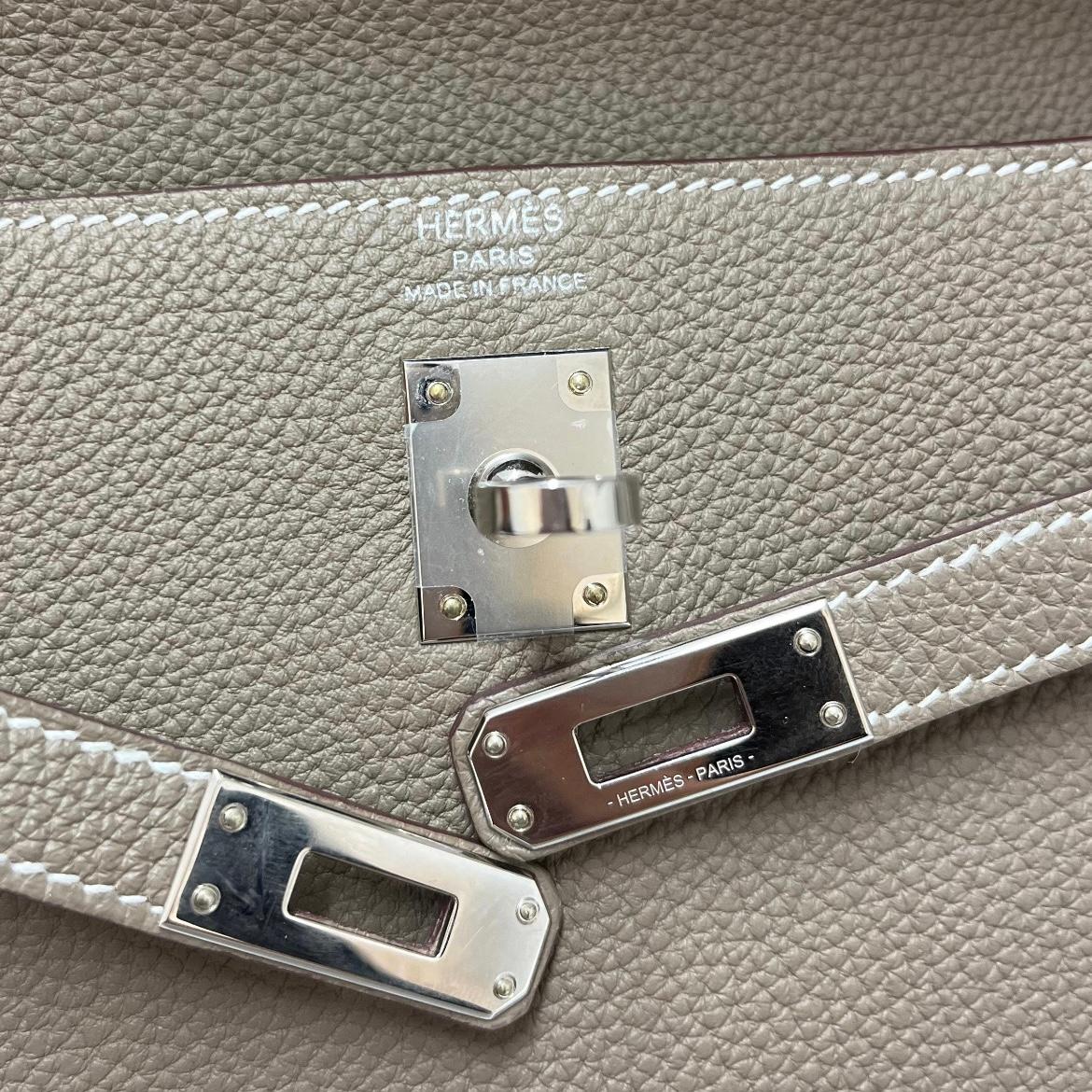 Women's or Men's Hermès Kelly 25 Etoupe In Togo Leather With Silver Hardware