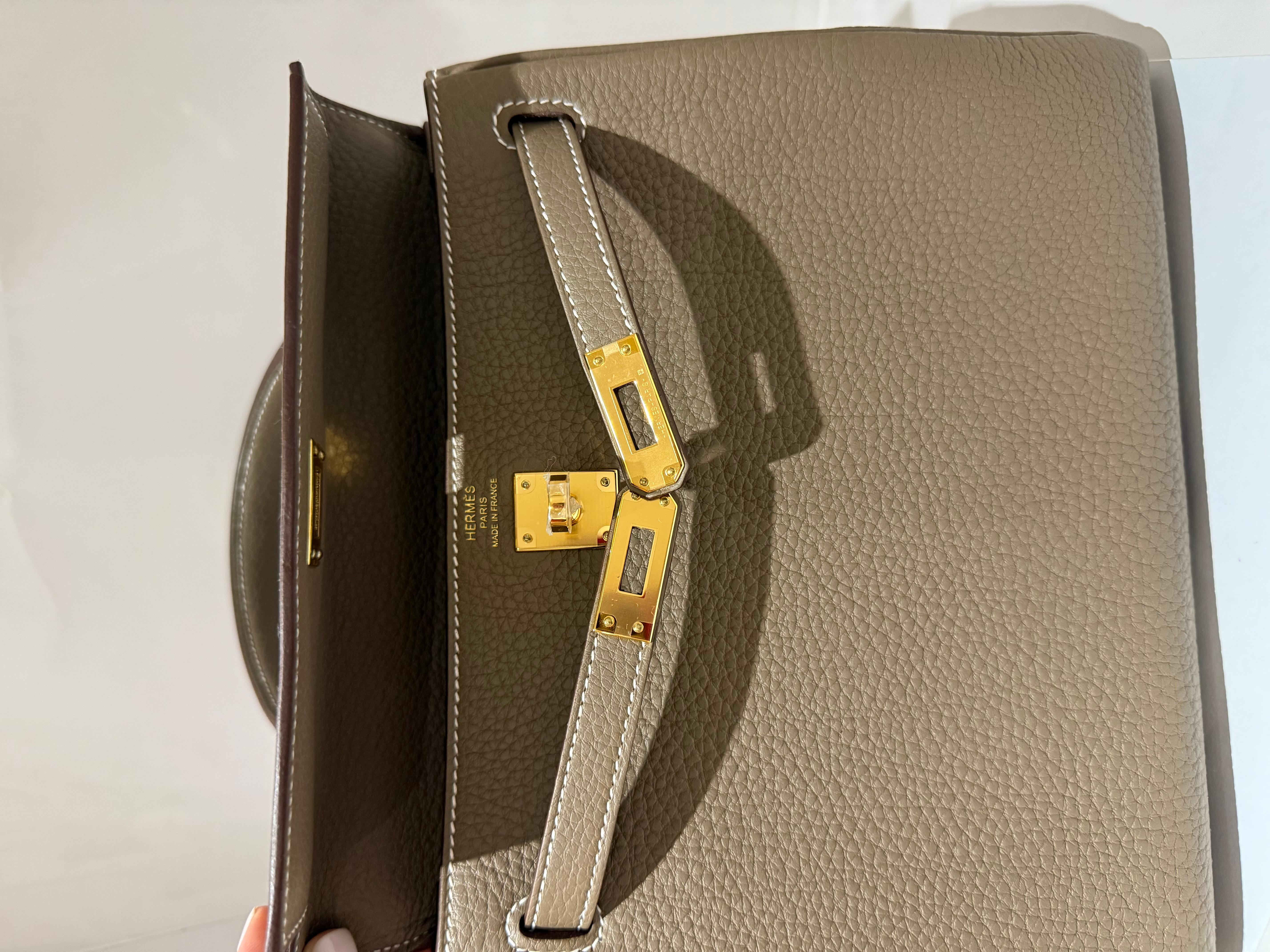 Women's or Men's Hermes Kelly 25 Etoupe togo gold hardware handbag