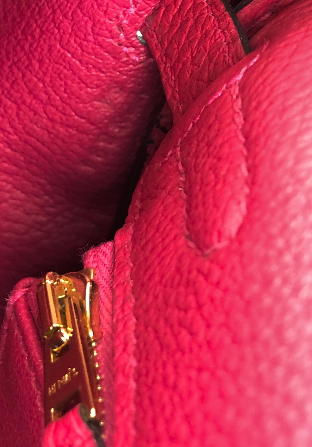 Hermès - Sac Kelly 25 Framboise en cuir Togo rose avec finitions dorées, état neuf  en vente 3