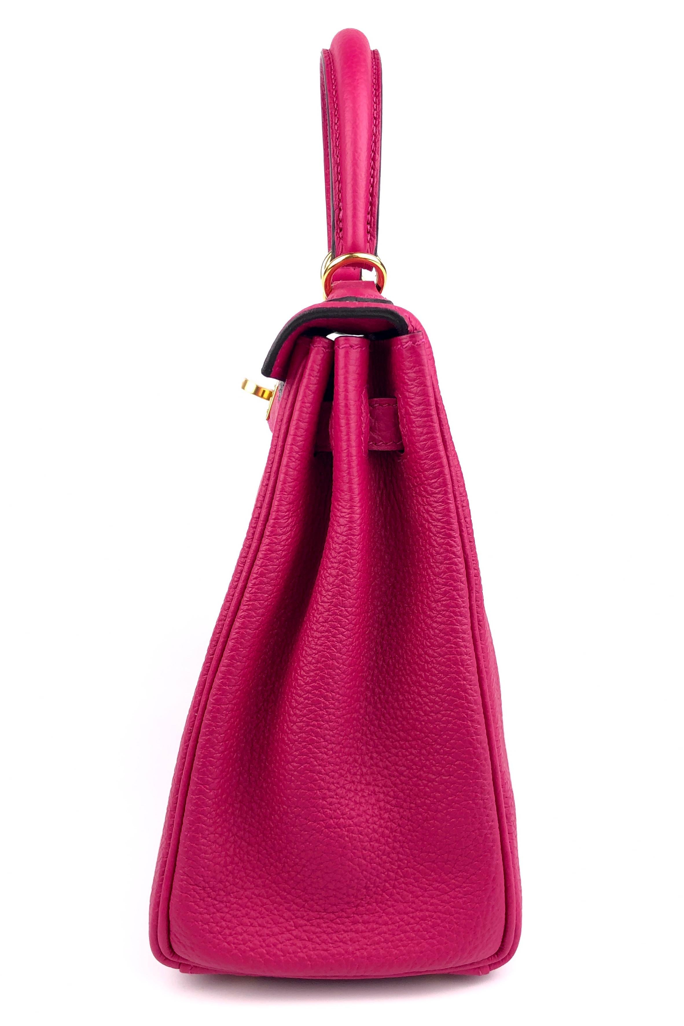 Hermès - Sac Kelly 25 Framboise en cuir Togo rose avec finitions dorées, état neuf  en vente 4