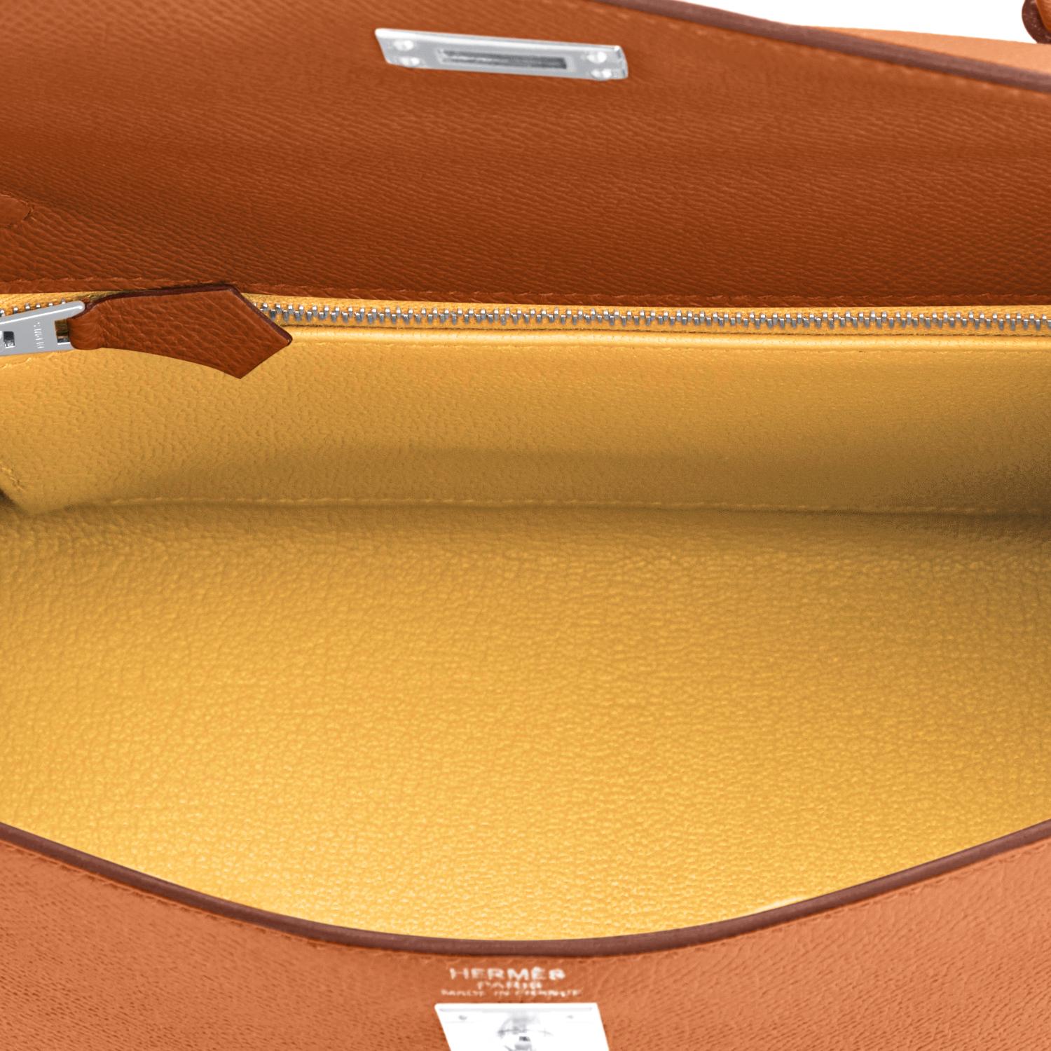 Hermes Kelly 25 Gold Bi-Color Jaune Ambre Verso Shoulder Bag Bag Z Stamp, 2021
A rare and coveted Kelly 25cm combining two of Hermes' best colors, Gold and Jaune Ambre!
Just purchased from Hermes store; bag bears new 2021 interior Z Stamp
Brand New