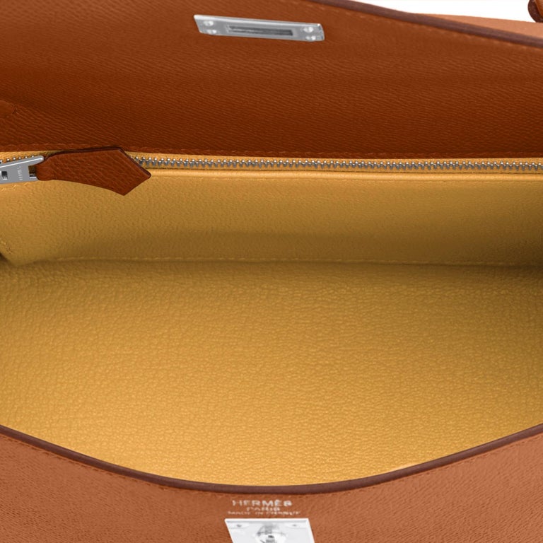 Hermes Kelly 25 Gold Bi-Colour Jaune Ambre Verso Handbag Bag Z Stamp, 2021
A rare and coveted Kelly 25cm combining two of Hermes'' best colours, Gold and Jaune Ambre!
Just purchased from Hermes store; bag bears new 2021 interior Z Stamp
Brand New in