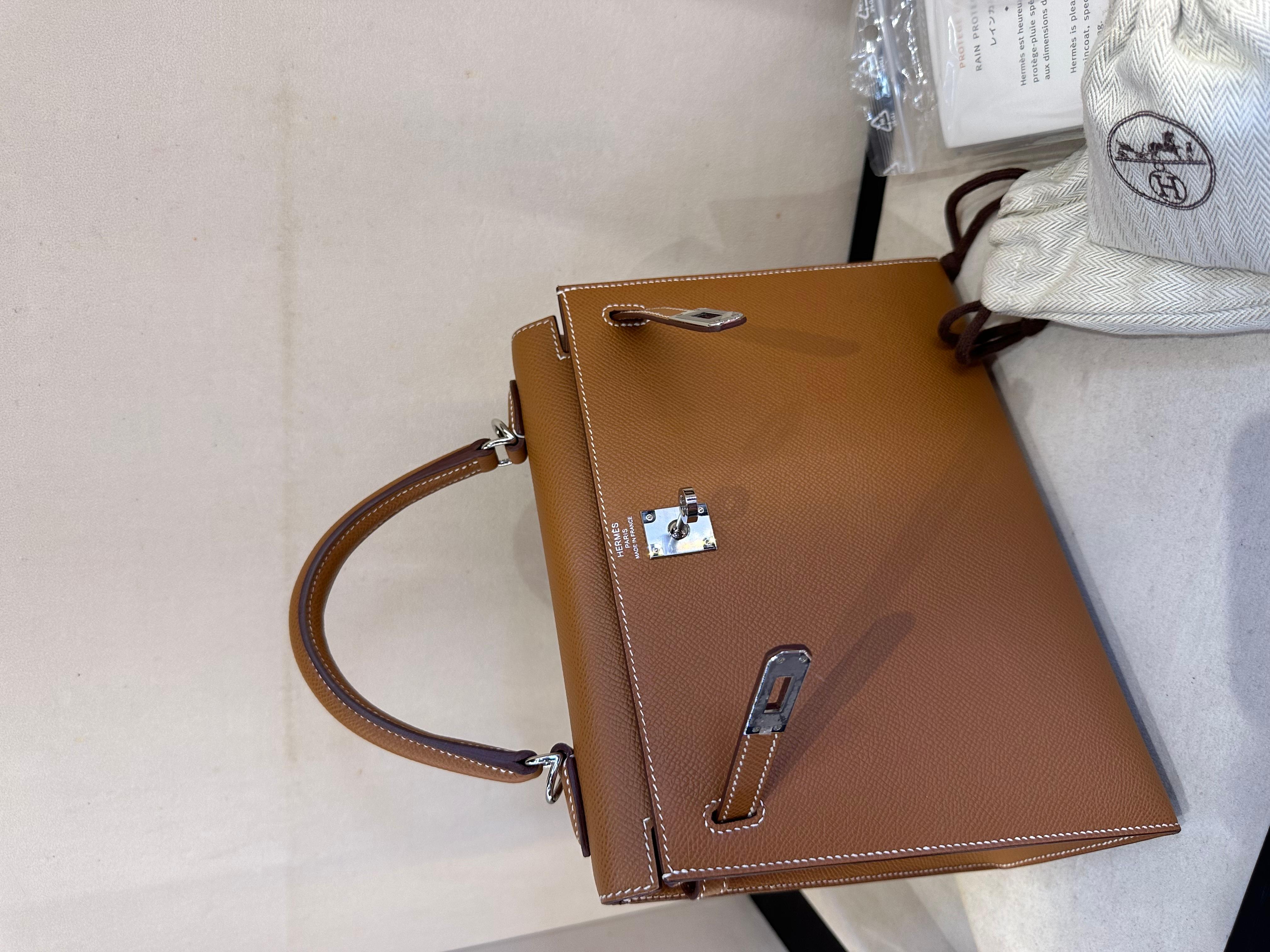Hermes Kelly 25 gold colour Epsom and palladium hardware bag In New Condition In London, England