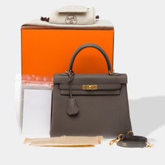 Hermès Kelly 25 Handbag in Etain Togo Leather with Gold Trim, 2021