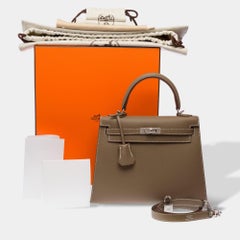 Hermès Kelly 25 Handbag in Étoupe Epsom Leather