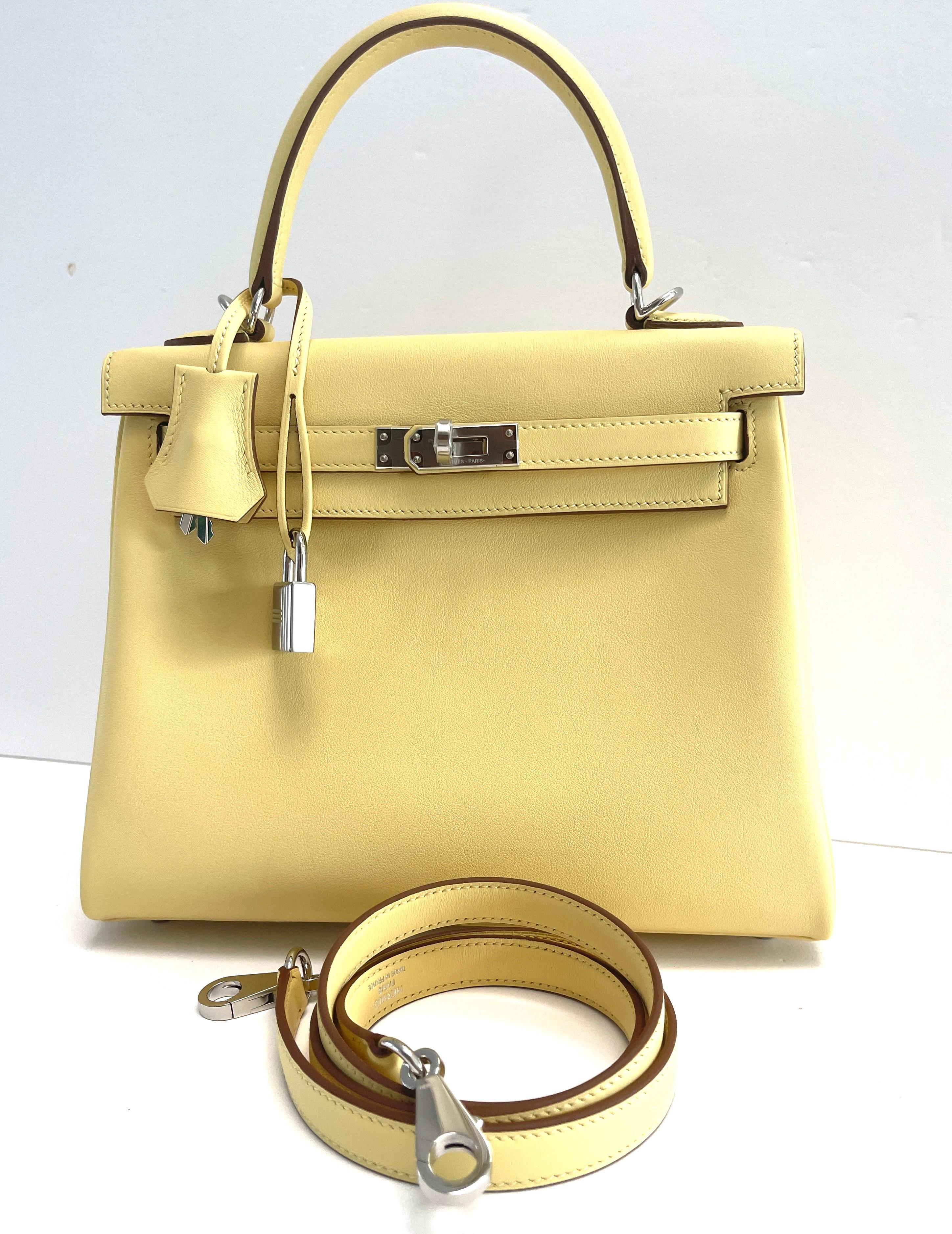 Hermes 25cm Kelly
Retourne Style
Swift Leather
Top Handle and removable shoulder strap
Tonal Stitching
Palladium Hardware
This most sought after Kelly bag is fabulous in the Jaune Poussin,  beautiful pastel with the palladium hardware


Z stamp