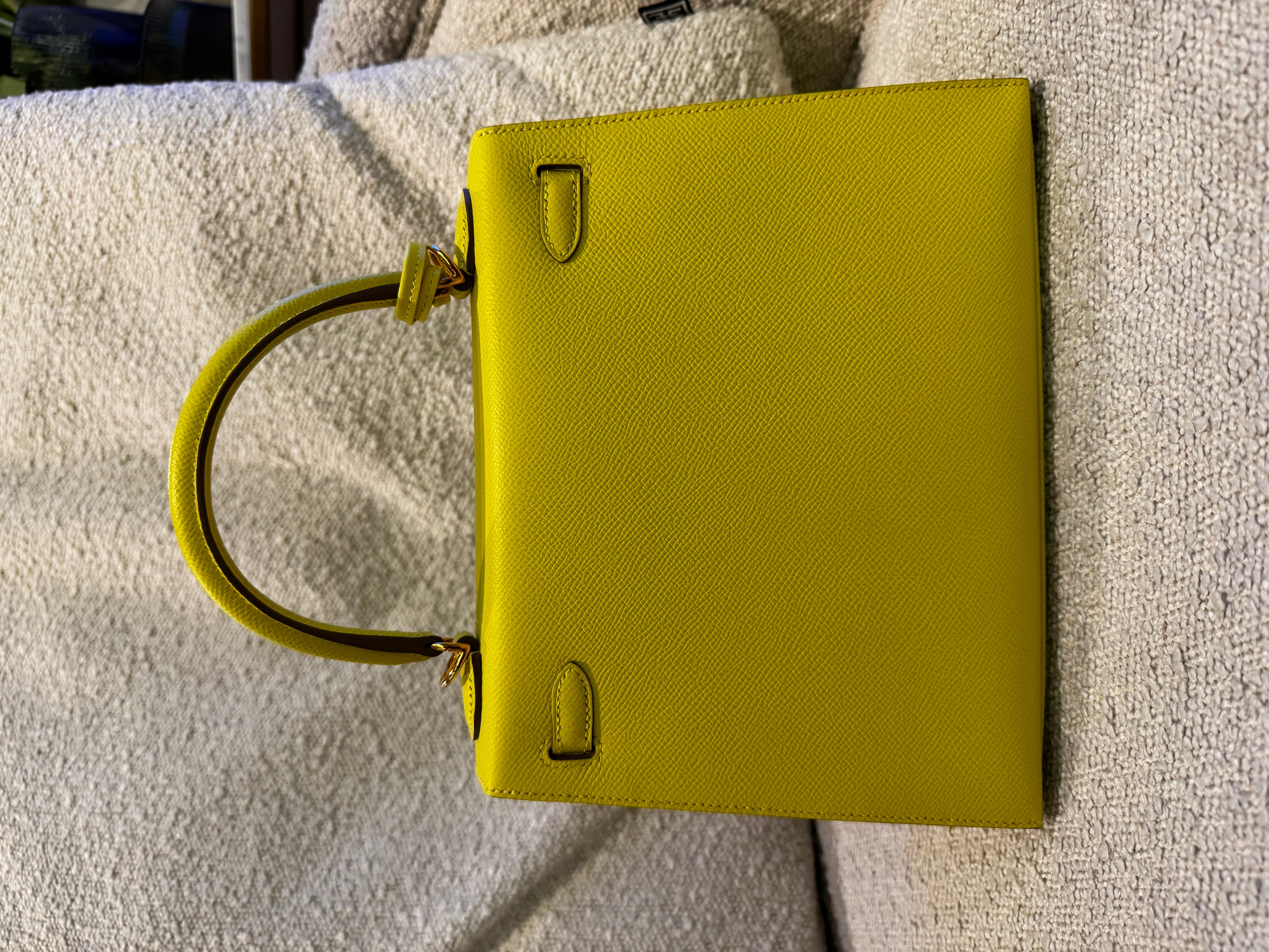 Hermes Kelly 25 Lime epsom ghw bag In New Condition For Sale In London, England