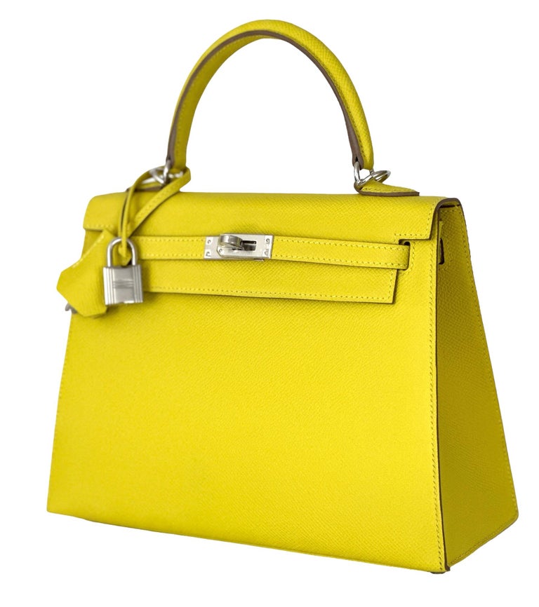 Sac Hermès Kelly 25 Lime Epsom Sellier finitions métalliques en palladium  En vente sur 1stDibs