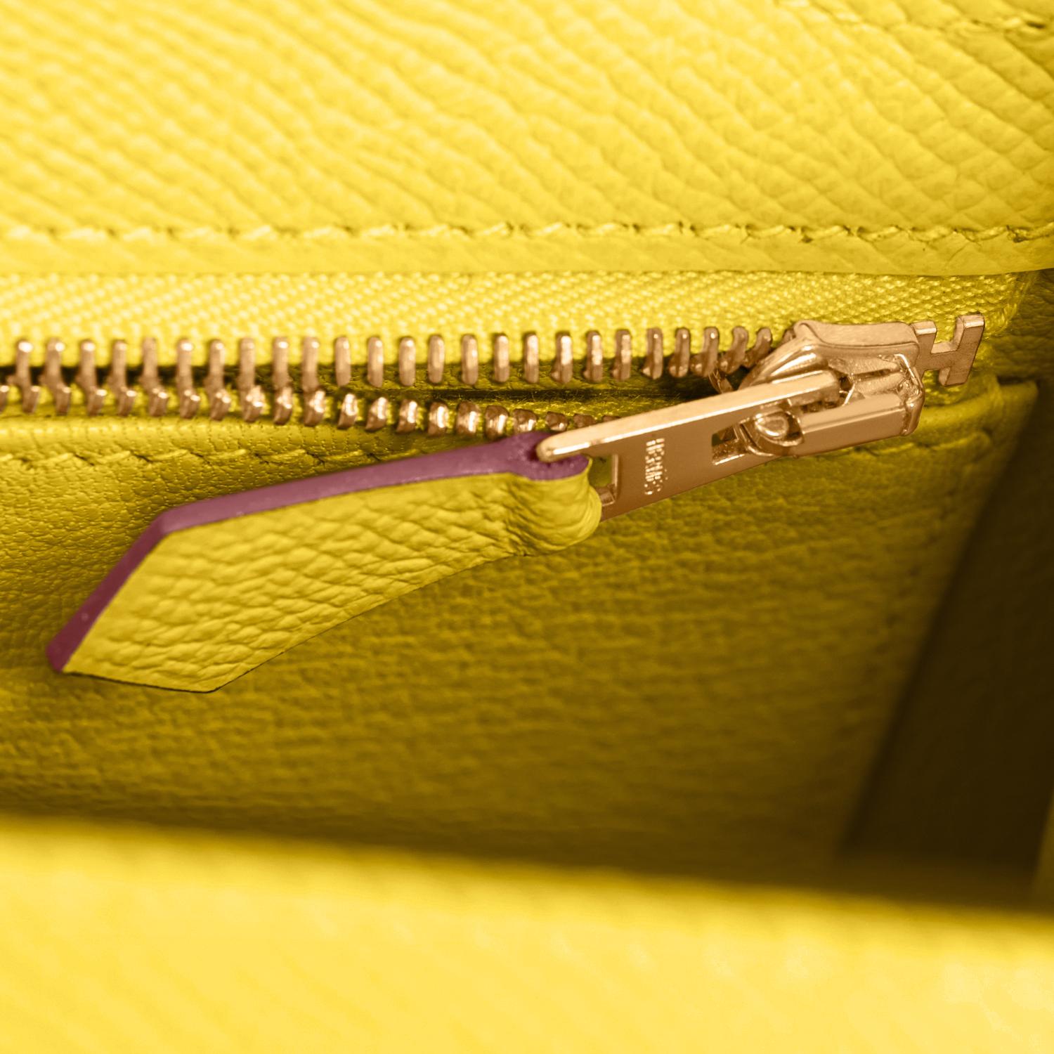 Hermes Kelly 25 Lime Epsom Sellier Shoulder Bag Gold Hardware Fluo Yellow Rare en vente 2